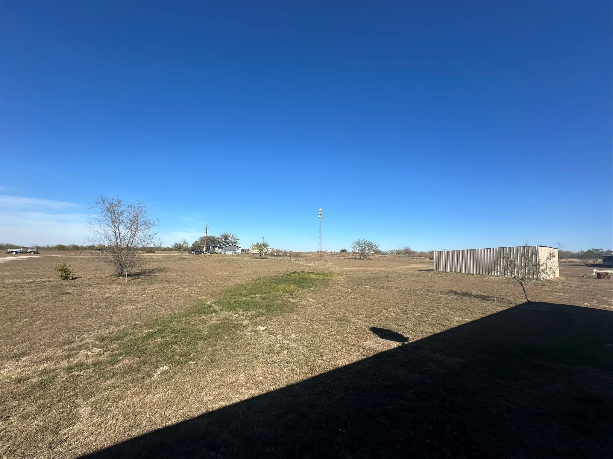 Mobile Home For Sale in Ellis County , 211 Alton Lane, Ennis, Texas 75119, 3 Bedroom, 2 Bathroom, Garage spaces, 1,064 Sqft, built in 1984, mls#21376197, Real Estate Agent in Ennis, Homes For Sale in Ellis county, Homes For Sale in Ennis, Realtor in Ennis Texas, Real Estate Brokerage Independent Realty Texas, Luminita Cordes Realtor