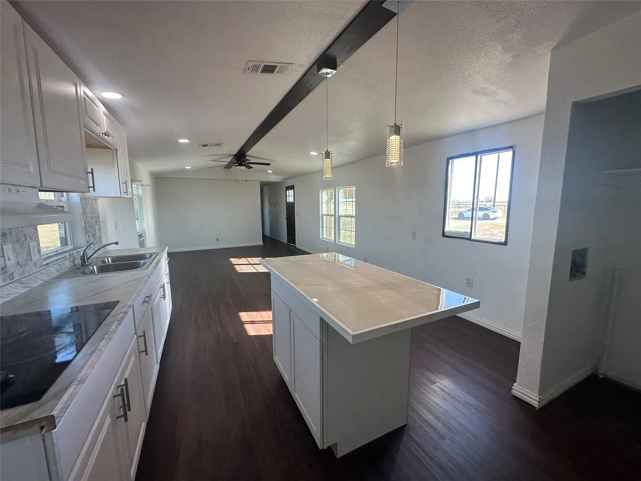 Mobile Home For Sale in Ellis County , 211 Alton Lane, Ennis, Texas 75119, 3 Bedroom, 2 Bathroom, Garage spaces, 1,064 Sqft, built in 1984, mls#21376197, Real Estate Agent in Ennis, Homes For Sale in Ellis county, Homes For Sale in Ennis, Realtor in Ennis Texas, Real Estate Brokerage Independent Realty Texas, Luminita Cordes Realtor