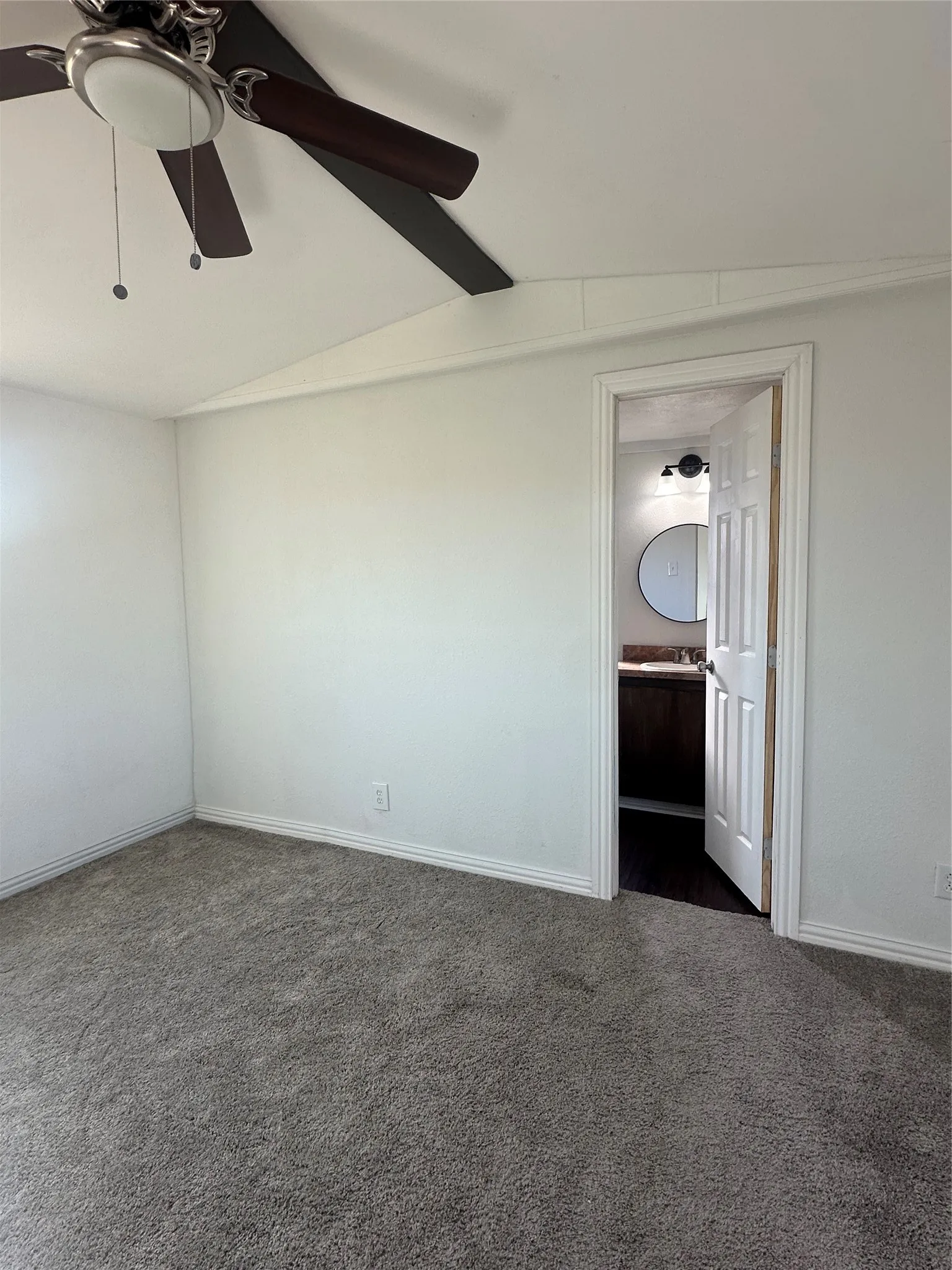 Mobile Home For Sale in Ellis County , 211 Alton Lane, Ennis, Texas 75119, 3 Bedroom, 2 Bathroom, Garage spaces, 1,064 Sqft, built in 1984, mls#21376197, Real Estate Agent in Ennis, Homes For Sale in Ellis county, Homes For Sale in Ennis, Realtor in Ennis Texas, Real Estate Brokerage Independent Realty Texas, Luminita Cordes Realtor