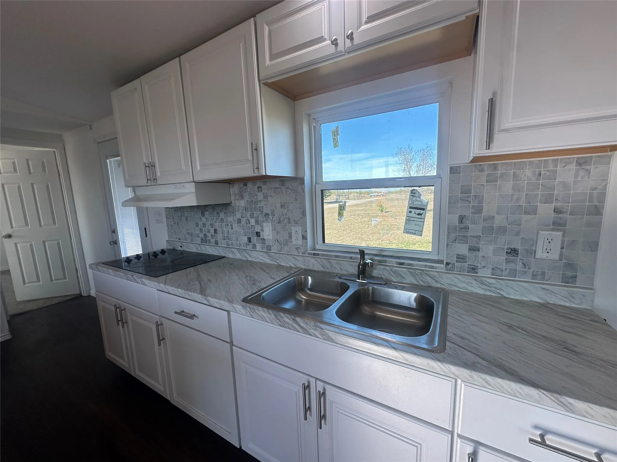 Mobile Home For Sale in Ellis County , 211 Alton Lane, Ennis, Texas 75119, 3 Bedroom, 2 Bathroom, Garage spaces, 1,064 Sqft, built in 1984, mls#21376197, Real Estate Agent in Ennis, Homes For Sale in Ellis county, Homes For Sale in Ennis, Realtor in Ennis Texas, Real Estate Brokerage Independent Realty Texas, Luminita Cordes Realtor