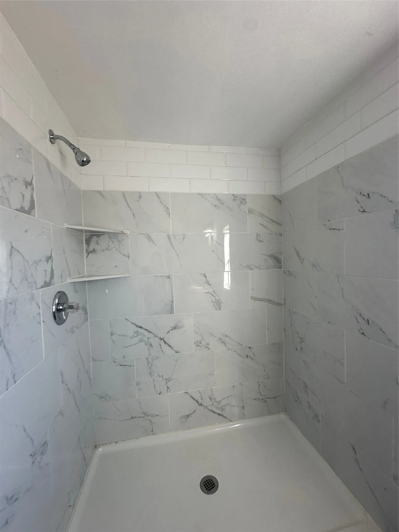Mobile Home For Sale in Ellis County , 211 Alton Lane, Ennis, Texas 75119, 3 Bedroom, 2 Bathroom, Garage spaces, 1,064 Sqft, built in 1984, mls#21376197, Real Estate Agent in Ennis, Homes For Sale in Ellis county, Homes For Sale in Ennis, Realtor in Ennis Texas, Real Estate Brokerage Independent Realty Texas, Luminita Cordes Realtor