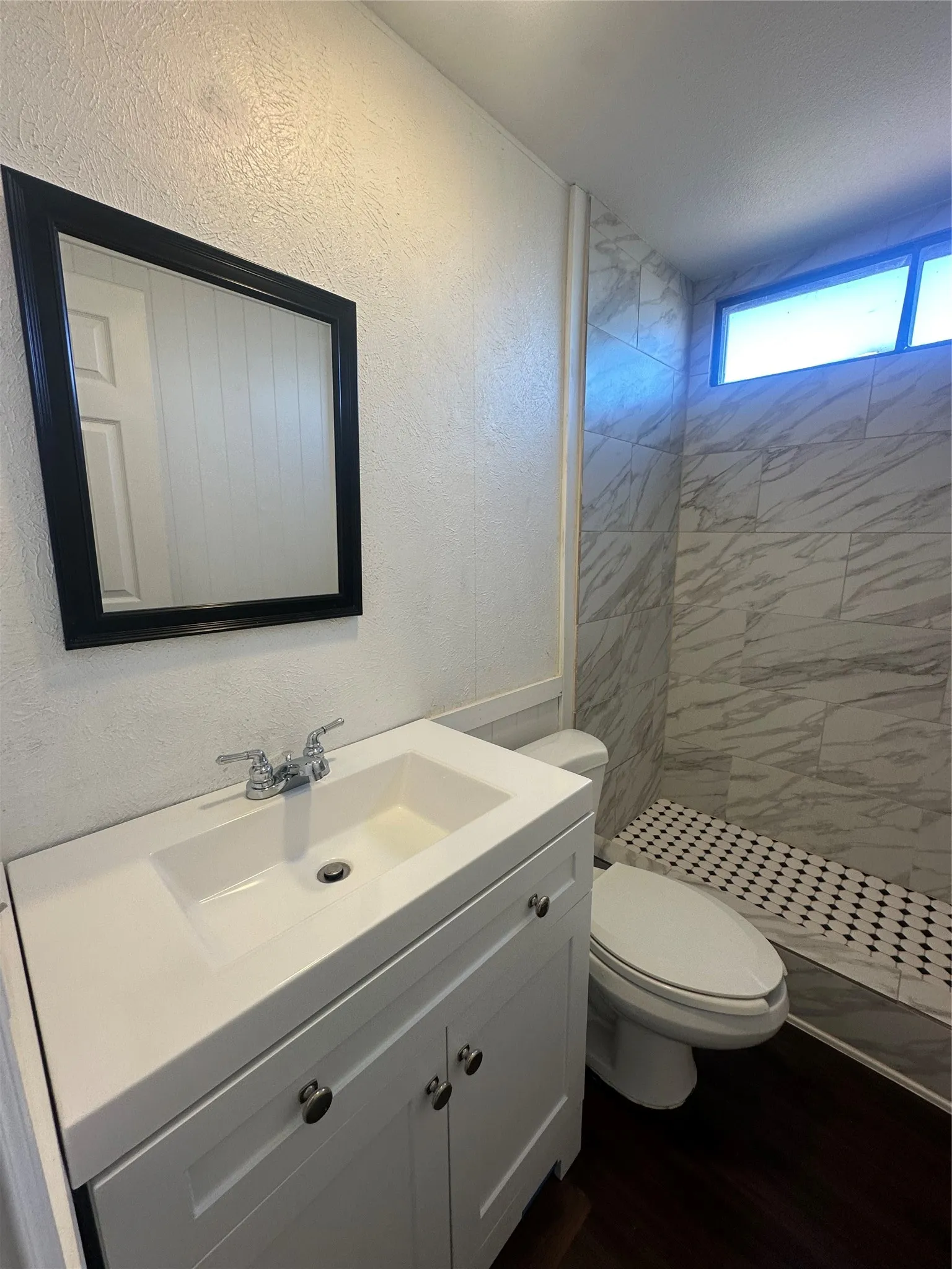 Mobile Home For Sale in Ellis County , 211 Alton Lane, Ennis, Texas 75119, 3 Bedroom, 2 Bathroom, Garage spaces, 1,064 Sqft, built in 1984, mls#21376197, Real Estate Agent in Ennis, Homes For Sale in Ellis county, Homes For Sale in Ennis, Realtor in Ennis Texas, Real Estate Brokerage Independent Realty Texas, Luminita Cordes Realtor
