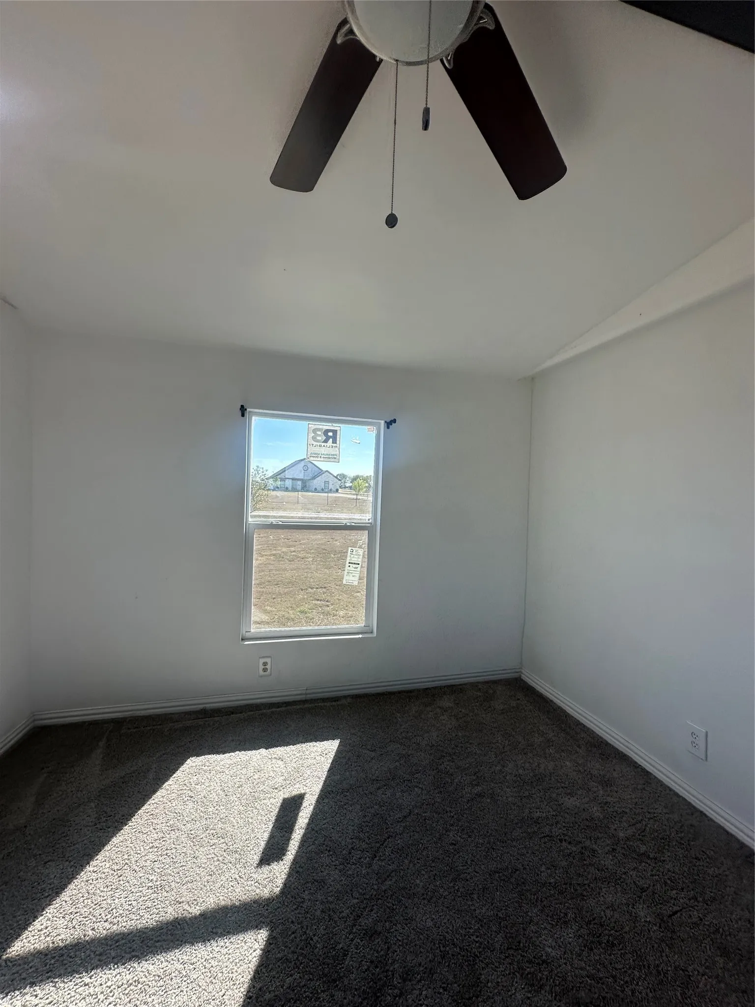 Mobile Home For Sale in Ellis County , 211 Alton Lane, Ennis, Texas 75119, 3 Bedroom, 2 Bathroom, Garage spaces, 1,064 Sqft, built in 1984, mls#21376197, Real Estate Agent in Ennis, Homes For Sale in Ellis county, Homes For Sale in Ennis, Realtor in Ennis Texas, Real Estate Brokerage Independent Realty Texas, Luminita Cordes Realtor