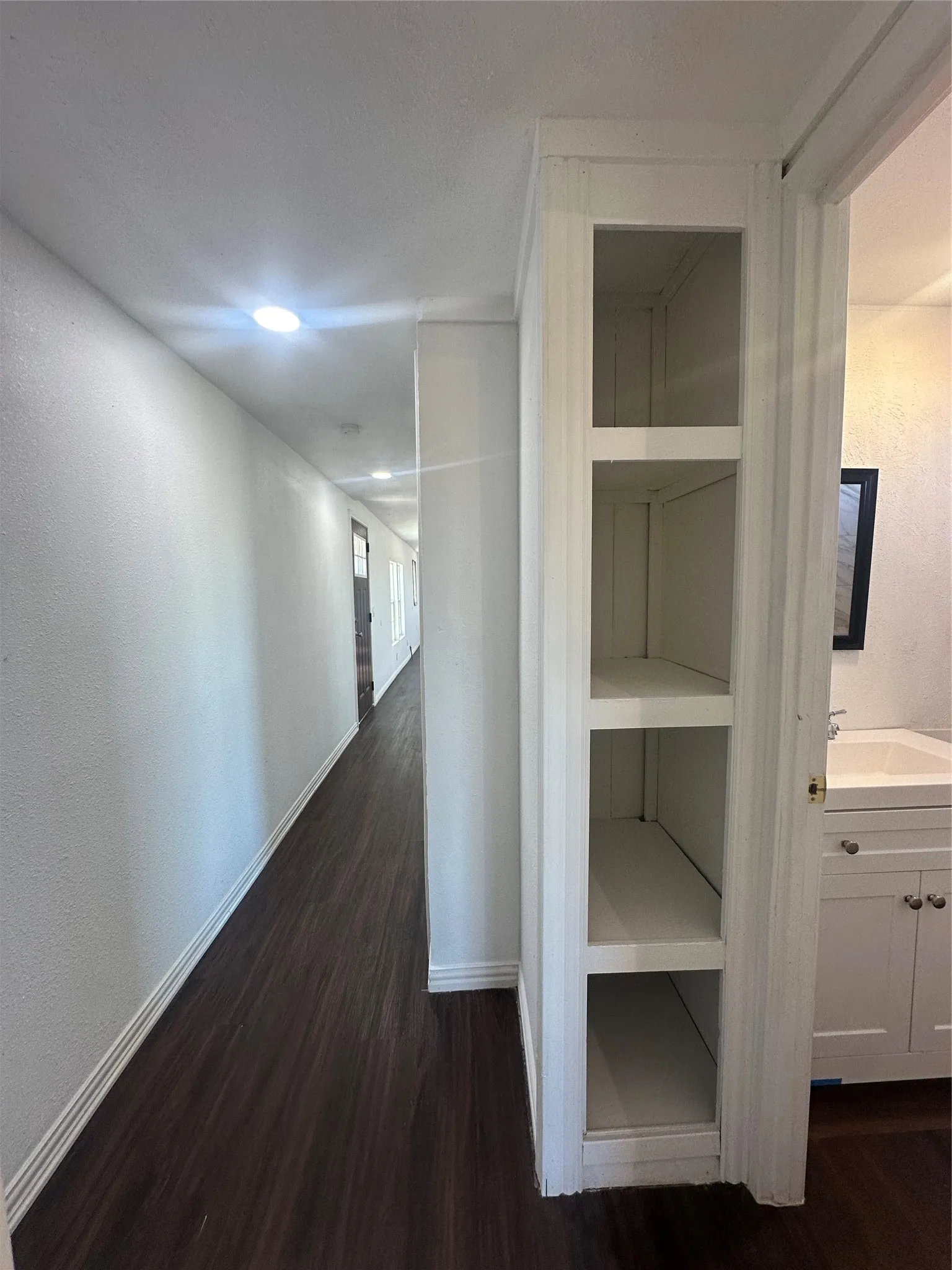 Mobile Home For Sale in Ellis County , 211 Alton Lane, Ennis, Texas 75119, 3 Bedroom, 2 Bathroom, Garage spaces, 1,064 Sqft, built in 1984, mls#21376197, Real Estate Agent in Ennis, Homes For Sale in Ellis county, Homes For Sale in Ennis, Realtor in Ennis Texas, Real Estate Brokerage Independent Realty Texas, Luminita Cordes Realtor