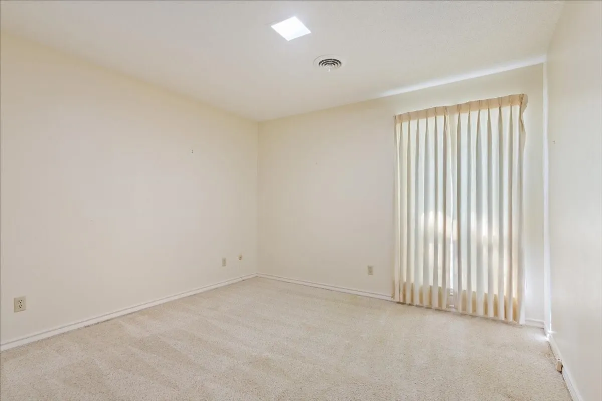 Single Family Residence For Sale in Mc Lennan County , 4801 Lake Englewood Drive, Waco, Texas 76710, 4 Bedroom, 2 Bathroom, 2 Garage spaces, 2,168 Sqft, built in 1969, mls#21375975, Real Estate Agent in Waco, Homes For Sale in Mc Lennan county, Homes For Sale in Waco, Realtor in Waco Texas, Real Estate Brokerage Independent Realty Texas, Luminita Cordes Realtor