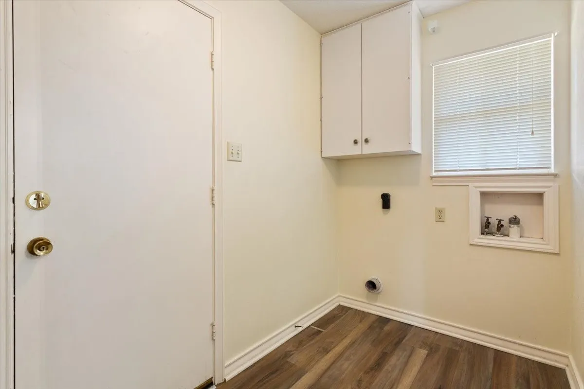 Single Family Residence For Sale in Mc Lennan County , 4801 Lake Englewood Drive, Waco, Texas 76710, 4 Bedroom, 2 Bathroom, 2 Garage spaces, 2,168 Sqft, built in 1969, mls#21375975, Real Estate Agent in Waco, Homes For Sale in Mc Lennan county, Homes For Sale in Waco, Realtor in Waco Texas, Real Estate Brokerage Independent Realty Texas, Luminita Cordes Realtor