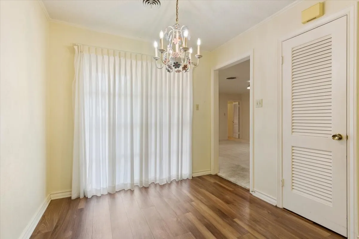 Single Family Residence For Sale in Mc Lennan County , 4801 Lake Englewood Drive, Waco, Texas 76710, 4 Bedroom, 2 Bathroom, 2 Garage spaces, 2,168 Sqft, built in 1969, mls#21375975, Real Estate Agent in Waco, Homes For Sale in Mc Lennan county, Homes For Sale in Waco, Realtor in Waco Texas, Real Estate Brokerage Independent Realty Texas, Luminita Cordes Realtor
