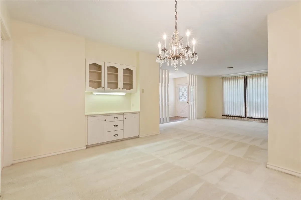 Single Family Residence For Sale in Mc Lennan County , 4801 Lake Englewood Drive, Waco, Texas 76710, 4 Bedroom, 2 Bathroom, 2 Garage spaces, 2,168 Sqft, built in 1969, mls#21375975, Real Estate Agent in Waco, Homes For Sale in Mc Lennan county, Homes For Sale in Waco, Realtor in Waco Texas, Real Estate Brokerage Independent Realty Texas, Luminita Cordes Realtor