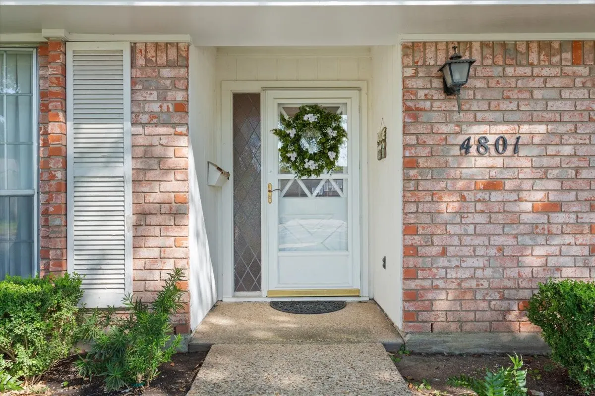 Single Family Residence For Sale in Mc Lennan County , 4801 Lake Englewood Drive, Waco, Texas 76710, 4 Bedroom, 2 Bathroom, 2 Garage spaces, 2,168 Sqft, built in 1969, mls#21375975, Real Estate Agent in Waco, Homes For Sale in Mc Lennan county, Homes For Sale in Waco, Realtor in Waco Texas, Real Estate Brokerage Independent Realty Texas, Luminita Cordes Realtor