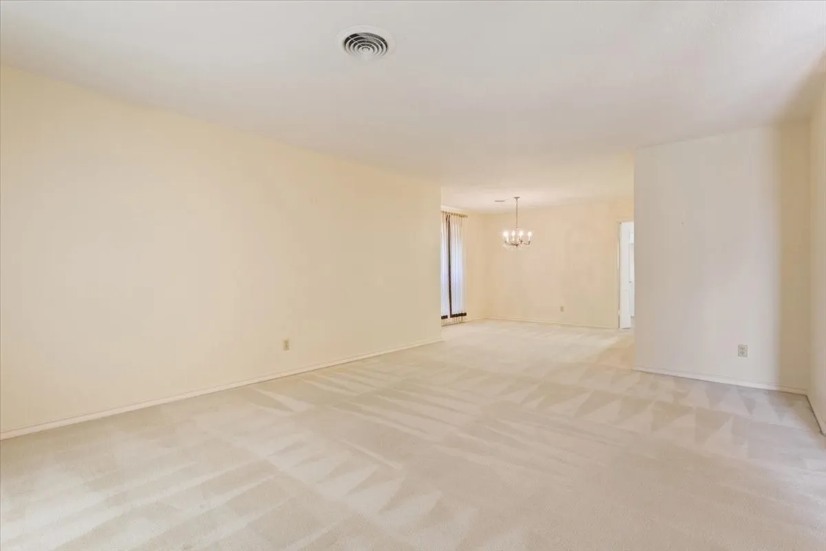 Single Family Residence For Sale in Mc Lennan County , 4801 Lake Englewood Drive, Waco, Texas 76710, 4 Bedroom, 2 Bathroom, 2 Garage spaces, 2,168 Sqft, built in 1969, mls#21375975, Real Estate Agent in Waco, Homes For Sale in Mc Lennan county, Homes For Sale in Waco, Realtor in Waco Texas, Real Estate Brokerage Independent Realty Texas, Luminita Cordes Realtor