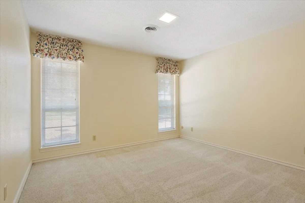 Single Family Residence For Sale in Mc Lennan County , 4801 Lake Englewood Drive, Waco, Texas 76710, 4 Bedroom, 2 Bathroom, 2 Garage spaces, 2,168 Sqft, built in 1969, mls#21375975, Real Estate Agent in Waco, Homes For Sale in Mc Lennan county, Homes For Sale in Waco, Realtor in Waco Texas, Real Estate Brokerage Independent Realty Texas, Luminita Cordes Realtor