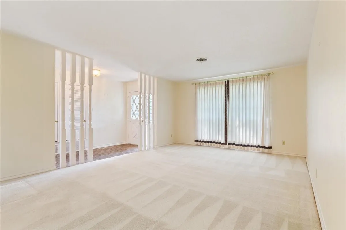 Single Family Residence For Sale in Mc Lennan County , 4801 Lake Englewood Drive, Waco, Texas 76710, 4 Bedroom, 2 Bathroom, 2 Garage spaces, 2,168 Sqft, built in 1969, mls#21375975, Real Estate Agent in Waco, Homes For Sale in Mc Lennan county, Homes For Sale in Waco, Realtor in Waco Texas, Real Estate Brokerage Independent Realty Texas, Luminita Cordes Realtor