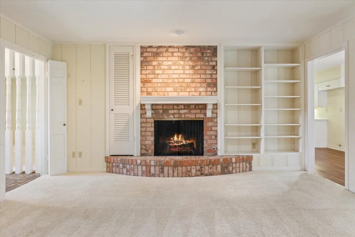 Single Family Residence For Sale in Mc Lennan County , 4801 Lake Englewood Drive, Waco, Texas 76710, 4 Bedroom, 2 Bathroom, 2 Garage spaces, 2,168 Sqft, built in 1969, mls#21375975, Real Estate Agent in Waco, Homes For Sale in Mc Lennan county, Homes For Sale in Waco, Realtor in Waco Texas, Real Estate Brokerage Independent Realty Texas, Luminita Cordes Realtor