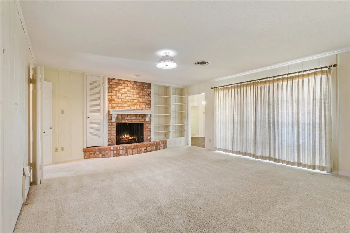 Single Family Residence For Sale in Mc Lennan County , 4801 Lake Englewood Drive, Waco, Texas 76710, 4 Bedroom, 2 Bathroom, 2 Garage spaces, 2,168 Sqft, built in 1969, mls#21375975, Real Estate Agent in Waco, Homes For Sale in Mc Lennan county, Homes For Sale in Waco, Realtor in Waco Texas, Real Estate Brokerage Independent Realty Texas, Luminita Cordes Realtor