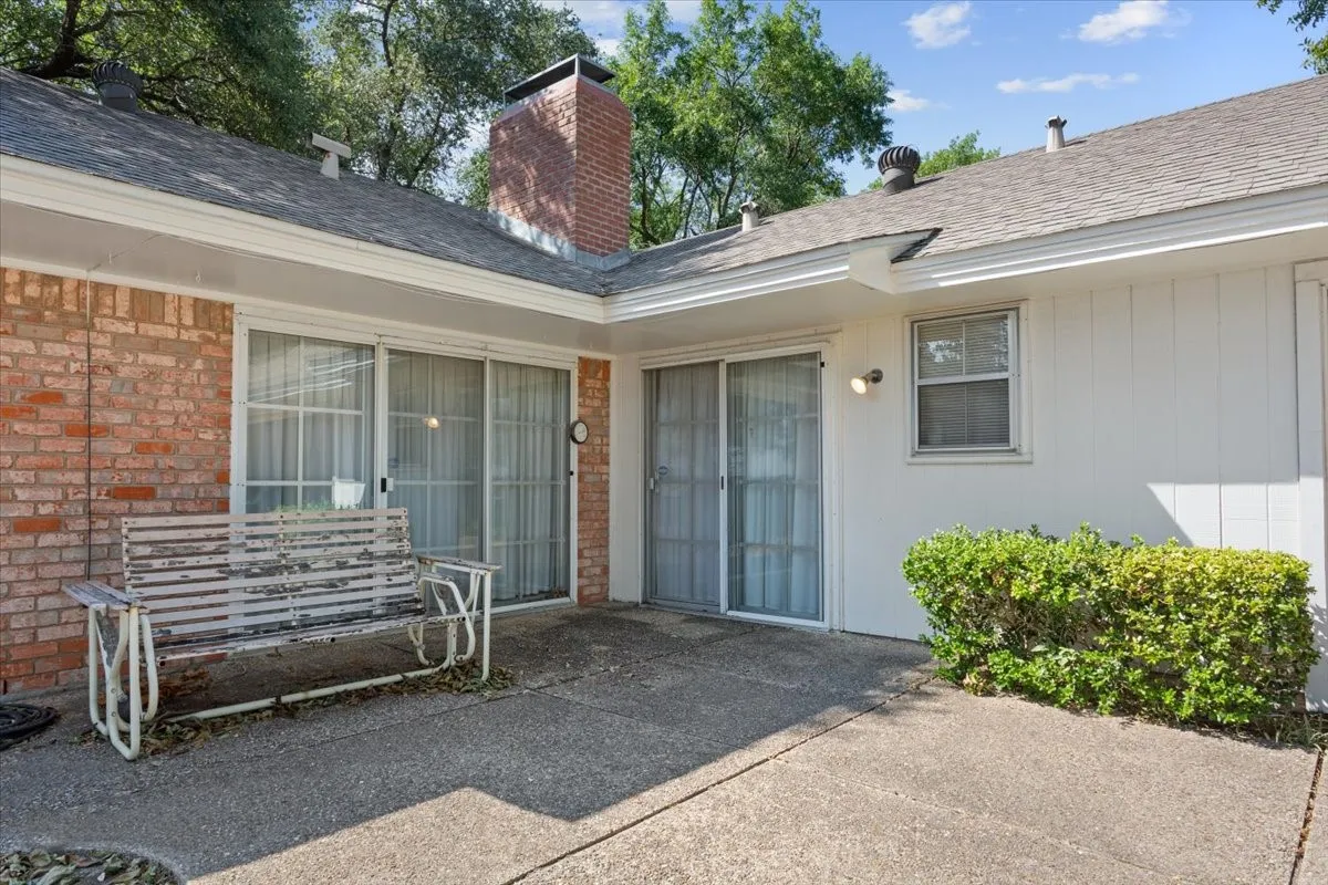 Single Family Residence For Sale in Mc Lennan County , 4801 Lake Englewood Drive, Waco, Texas 76710, 4 Bedroom, 2 Bathroom, 2 Garage spaces, 2,168 Sqft, built in 1969, mls#21375975, Real Estate Agent in Waco, Homes For Sale in Mc Lennan county, Homes For Sale in Waco, Realtor in Waco Texas, Real Estate Brokerage Independent Realty Texas, Luminita Cordes Realtor