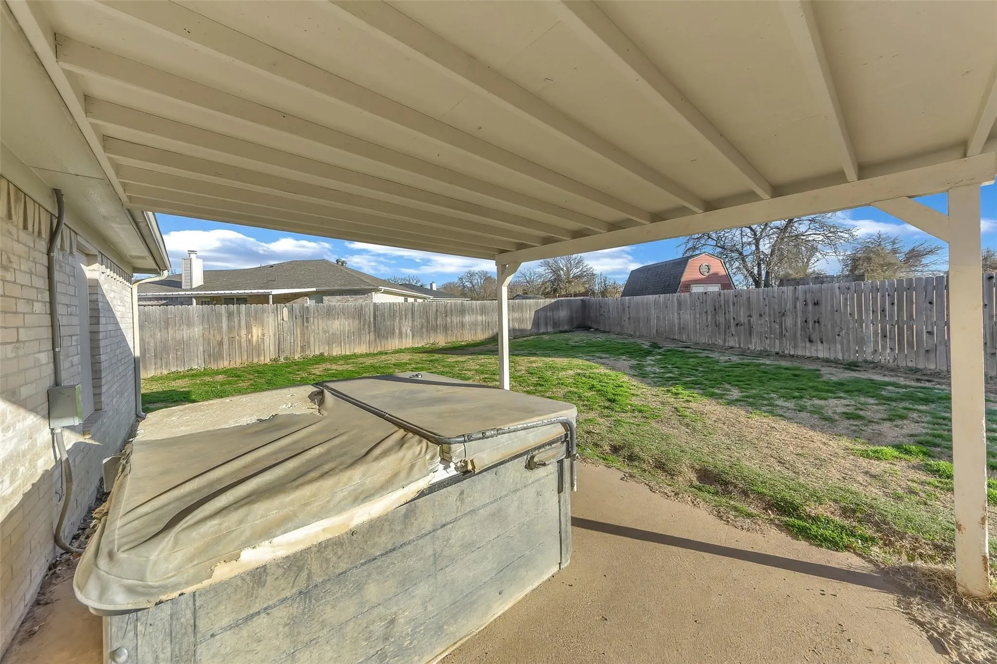 Single Family Residence For Sale in Parker County , 202 Lancelot Drive, Weatherford, Texas 76086, 3 Bedroom, 2 Bathroom, 2 Garage spaces, 1,336 Sqft, built in 1998, mls#21374813, Real Estate Agent in Weatherford, Homes For Sale in Parker county, Homes For Sale in Weatherford, Realtor in Weatherford Texas, Real Estate Brokerage Independent Realty Texas, Luminita Cordes Realtor