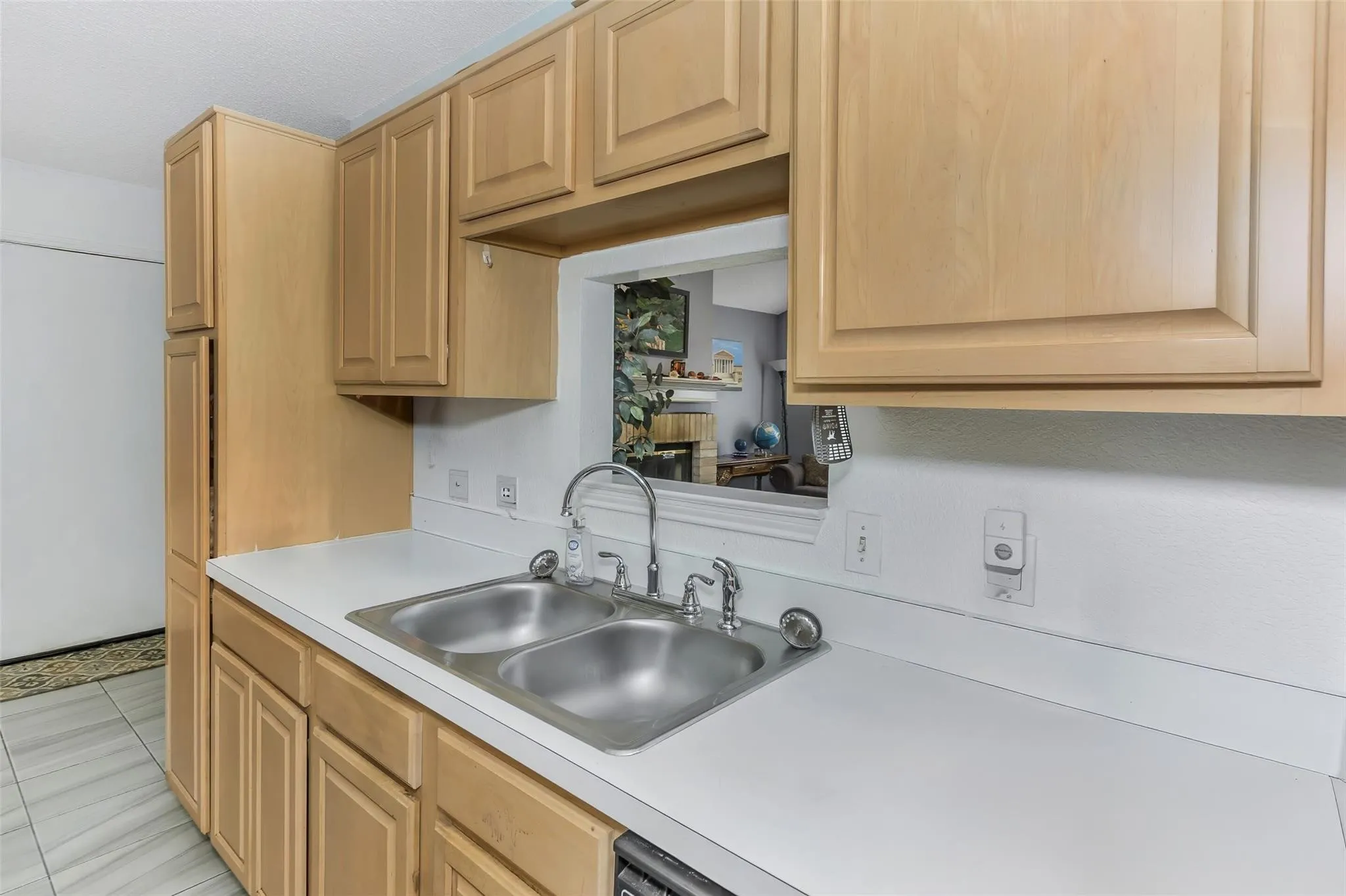 Single Family Residence For Sale in Parker County , 202 Lancelot Drive, Weatherford, Texas 76086, 3 Bedroom, 2 Bathroom, 2 Garage spaces, 1,336 Sqft, built in 1998, mls#21374813, Real Estate Agent in Weatherford, Homes For Sale in Parker county, Homes For Sale in Weatherford, Realtor in Weatherford Texas, Real Estate Brokerage Independent Realty Texas, Luminita Cordes Realtor