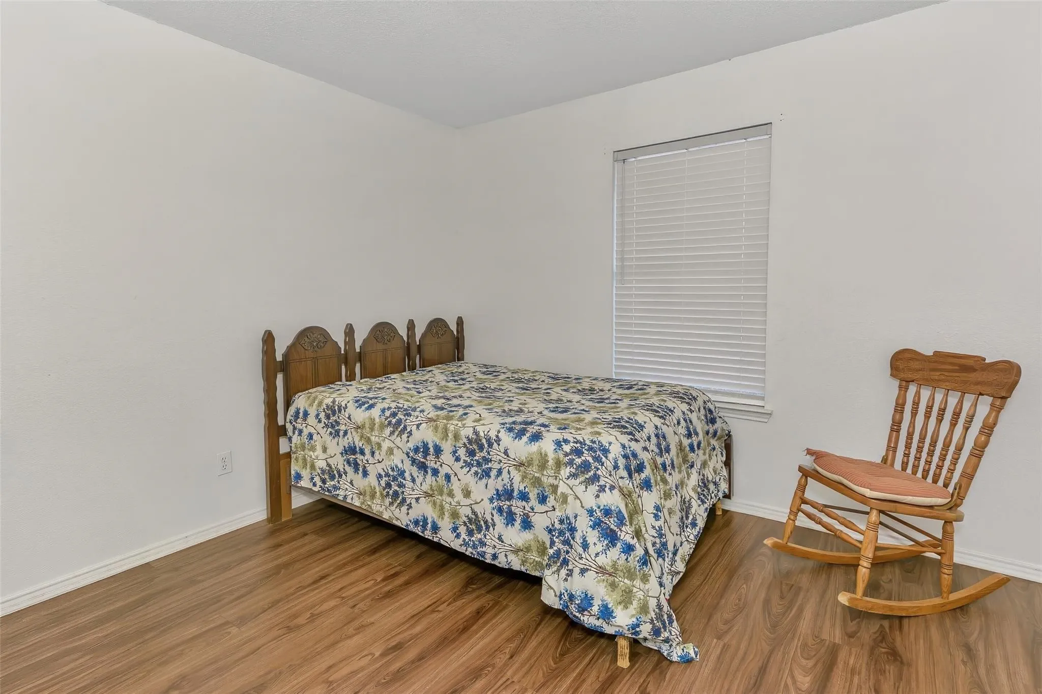 Single Family Residence For Sale in Parker County , 202 Lancelot Drive, Weatherford, Texas 76086, 3 Bedroom, 2 Bathroom, 2 Garage spaces, 1,336 Sqft, built in 1998, mls#21374813, Real Estate Agent in Weatherford, Homes For Sale in Parker county, Homes For Sale in Weatherford, Realtor in Weatherford Texas, Real Estate Brokerage Independent Realty Texas, Luminita Cordes Realtor