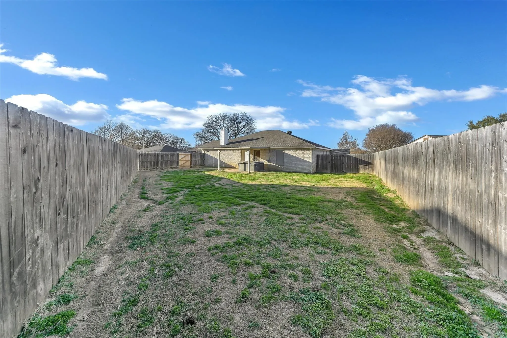 Single Family Residence For Sale in Parker County , 202 Lancelot Drive, Weatherford, Texas 76086, 3 Bedroom, 2 Bathroom, 2 Garage spaces, 1,336 Sqft, built in 1998, mls#21374813, Real Estate Agent in Weatherford, Homes For Sale in Parker county, Homes For Sale in Weatherford, Realtor in Weatherford Texas, Real Estate Brokerage Independent Realty Texas, Luminita Cordes Realtor
