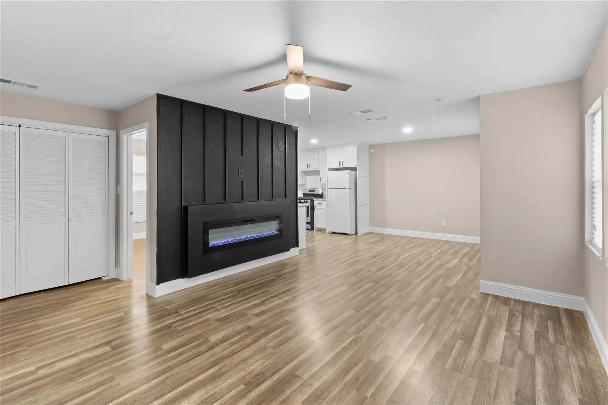Single Family Residence For Sale in Tarrant County , 2907 Clinton Avenue, Fort Worth, Texas 76106, 3 Bedroom, 2 Bathroom, Garage spaces, 1,199 Sqft, built in 1956, mls#21376201, Real Estate Agent in Fort Worth, Homes For Sale in Tarrant county, Homes For Sale in Fort Worth, Realtor in Fort Worth Texas, Real Estate Brokerage Independent Realty Texas, Luminita Cordes Realtor
