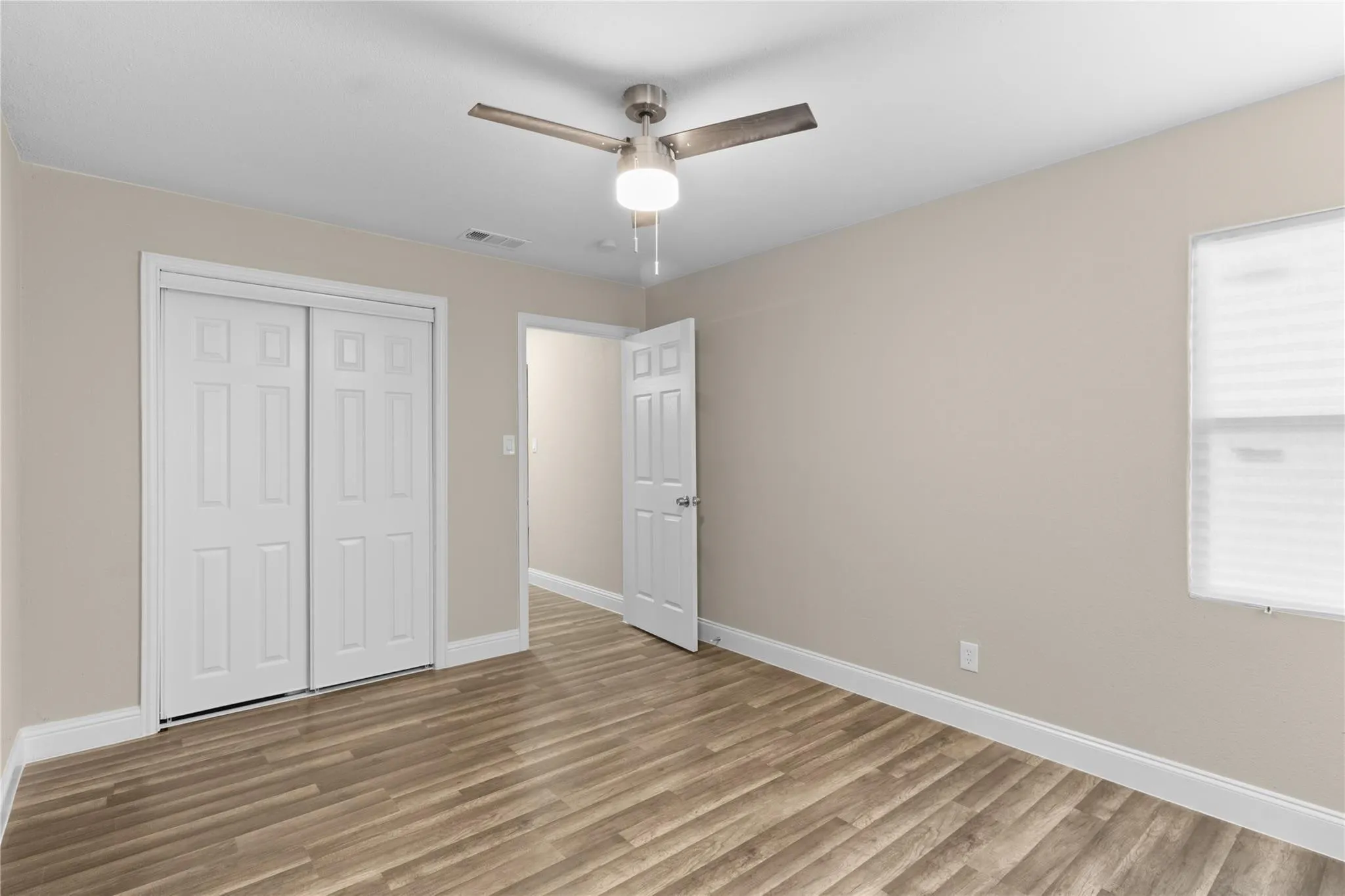 Single Family Residence For Sale in Tarrant County , 2907 Clinton Avenue, Fort Worth, Texas 76106, 3 Bedroom, 2 Bathroom, Garage spaces, 1,199 Sqft, built in 1956, mls#21376201, Real Estate Agent in Fort Worth, Homes For Sale in Tarrant county, Homes For Sale in Fort Worth, Realtor in Fort Worth Texas, Real Estate Brokerage Independent Realty Texas, Luminita Cordes Realtor