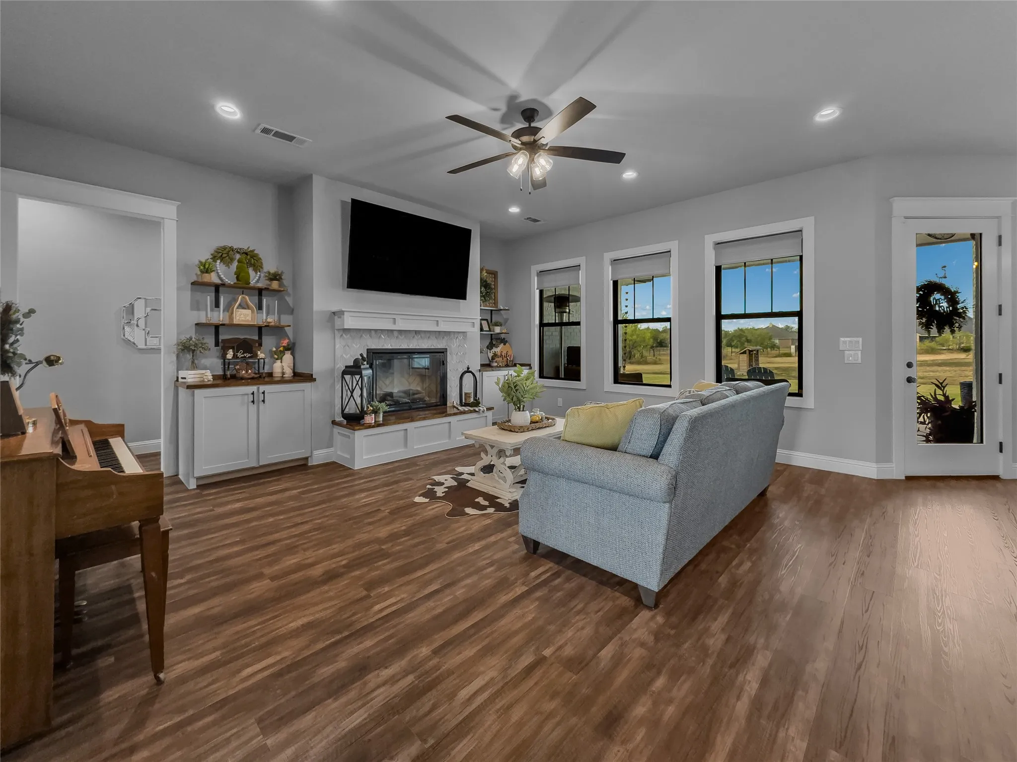 Single Family Residence For Sale in Hunt County , 6232 Purple English Oak Court, Royse City, Texas 75189, 4 Bedroom, 3 Bathroom, 2 Garage spaces, 2,716 Sqft, built in 2022, mls#21371202, Real Estate Agent in Royse City, Homes For Sale in Hunt county, Homes For Sale in Royse City, Realtor in Royse City Texas, Real Estate Brokerage Independent Realty Texas, Luminita Cordes Realtor