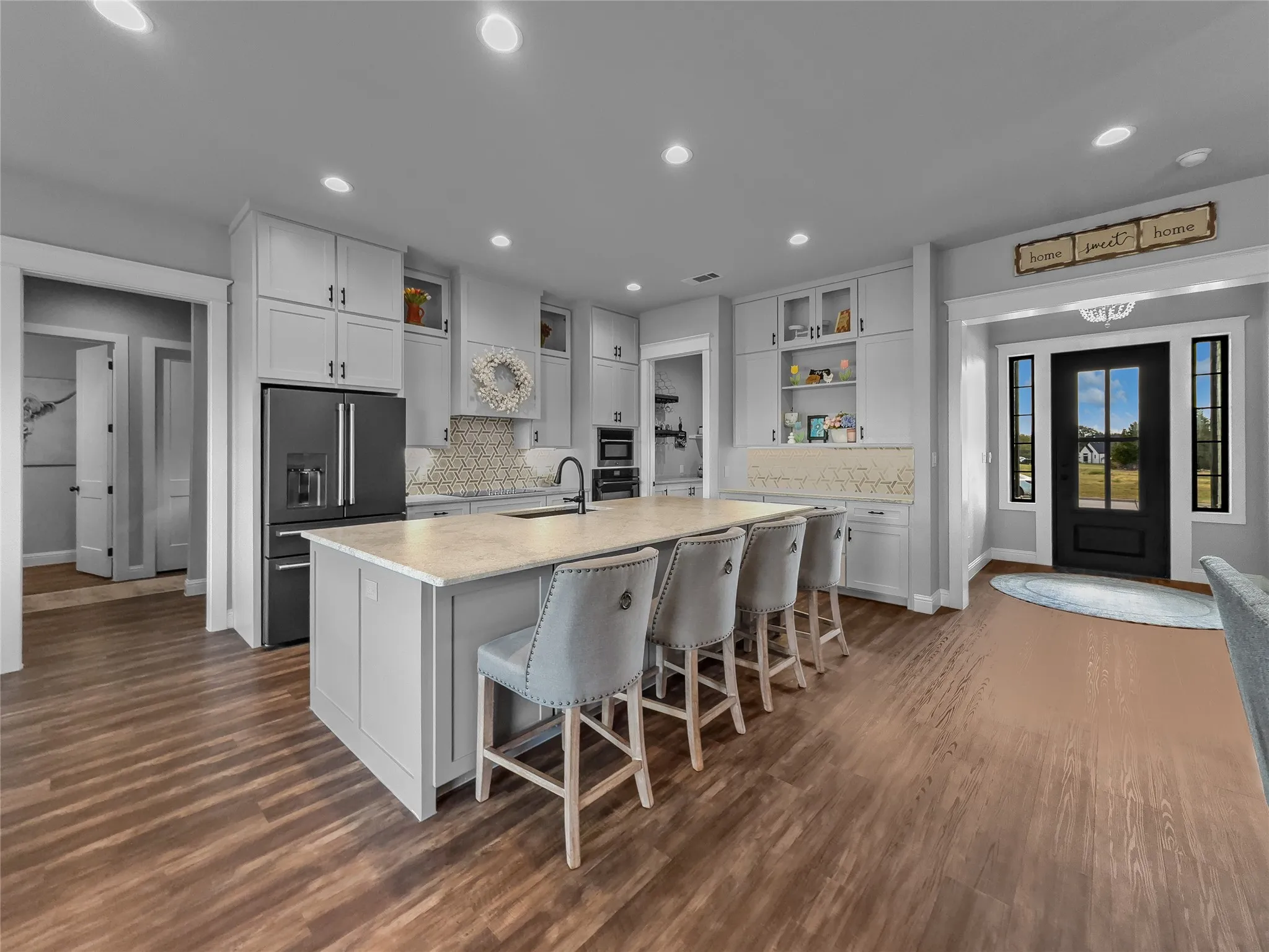 Just look at this open kitchen!