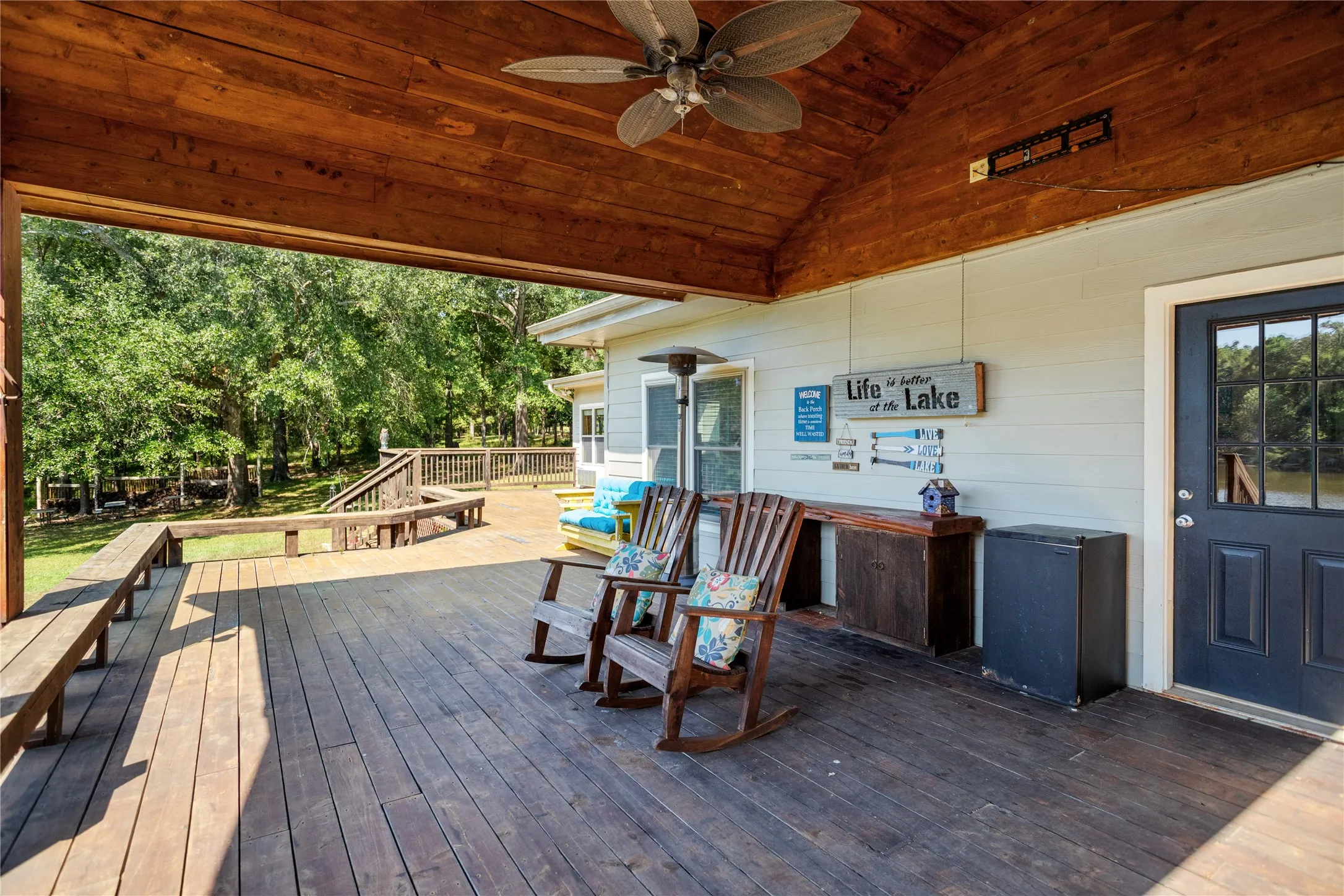 Deck featuring a ceiling fan