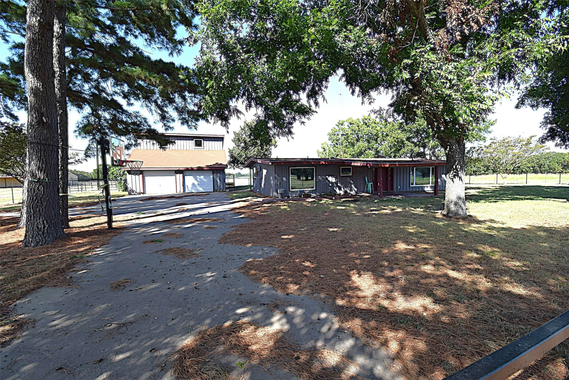 Single Family Residence For Rent in Kaufman County , 2222 CR-134, Kaufman, Texas 75142, 3 Bedroom, 3 Bathroom, 2 Garage spaces, 1,496 Sqft, built in 1970, mls#21376193, Real Estate Agent in Kaufman, Homes For Rent in Kaufman county, Homes For Rent in Kaufman, Realtor in Kaufman Texas, Real Estate Brokerage Independent Realty Texas, Luminita Cordes Realtor