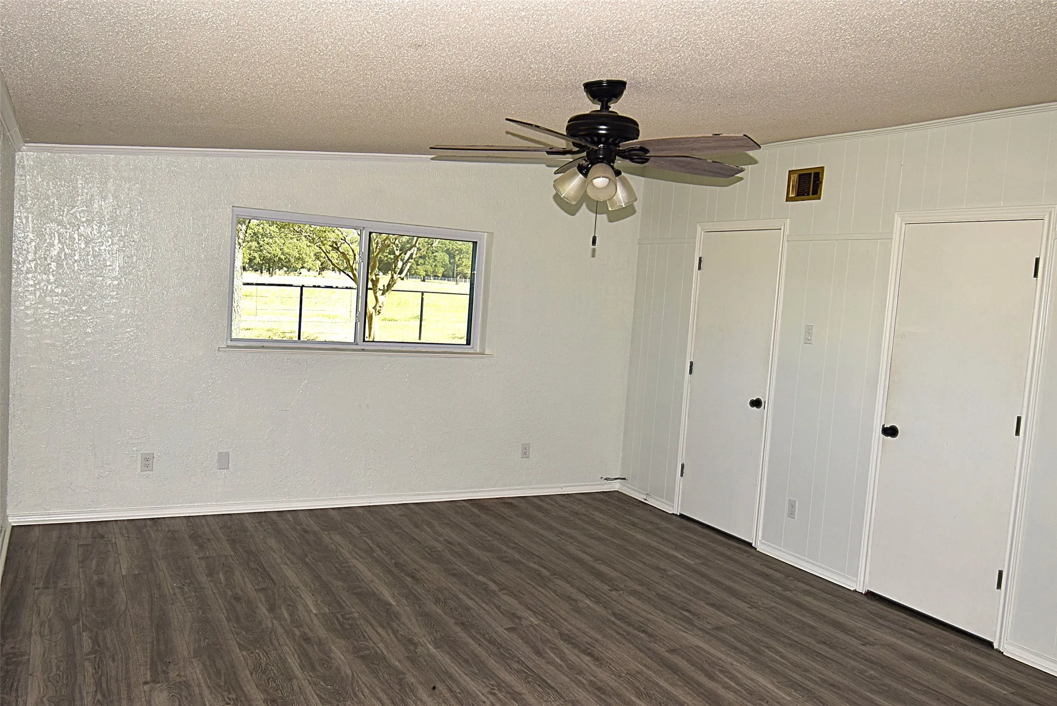 Single Family Residence For Rent in Kaufman County , 2222 CR-134, Kaufman, Texas 75142, 3 Bedroom, 3 Bathroom, 2 Garage spaces, 1,496 Sqft, built in 1970, mls#21376193, Real Estate Agent in Kaufman, Homes For Rent in Kaufman county, Homes For Rent in Kaufman, Realtor in Kaufman Texas, Real Estate Brokerage Independent Realty Texas, Luminita Cordes Realtor