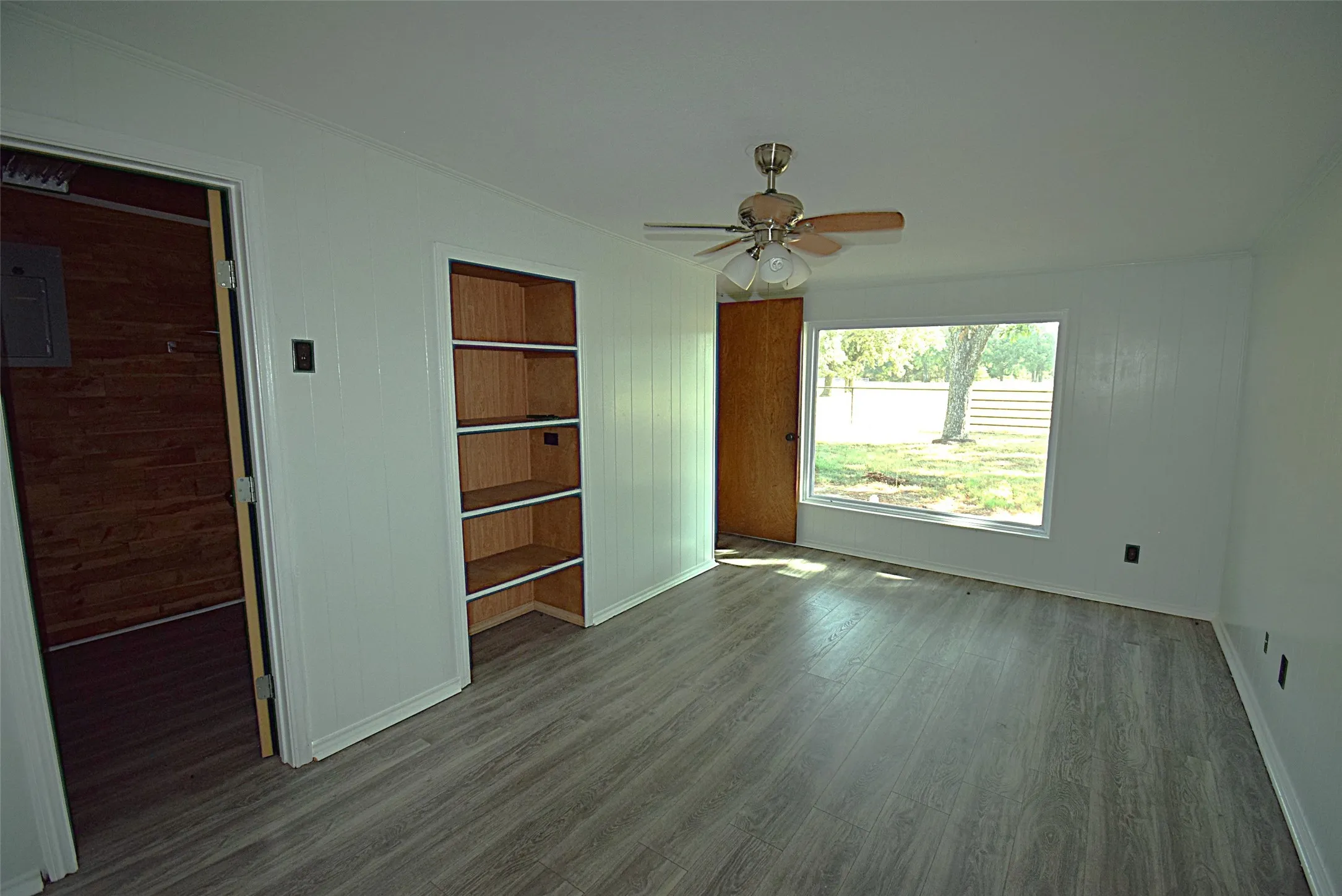 Single Family Residence For Rent in Kaufman County , 2222 CR-134, Kaufman, Texas 75142, 3 Bedroom, 3 Bathroom, 2 Garage spaces, 1,496 Sqft, built in 1970, mls#21376193, Real Estate Agent in Kaufman, Homes For Rent in Kaufman county, Homes For Rent in Kaufman, Realtor in Kaufman Texas, Real Estate Brokerage Independent Realty Texas, Luminita Cordes Realtor
