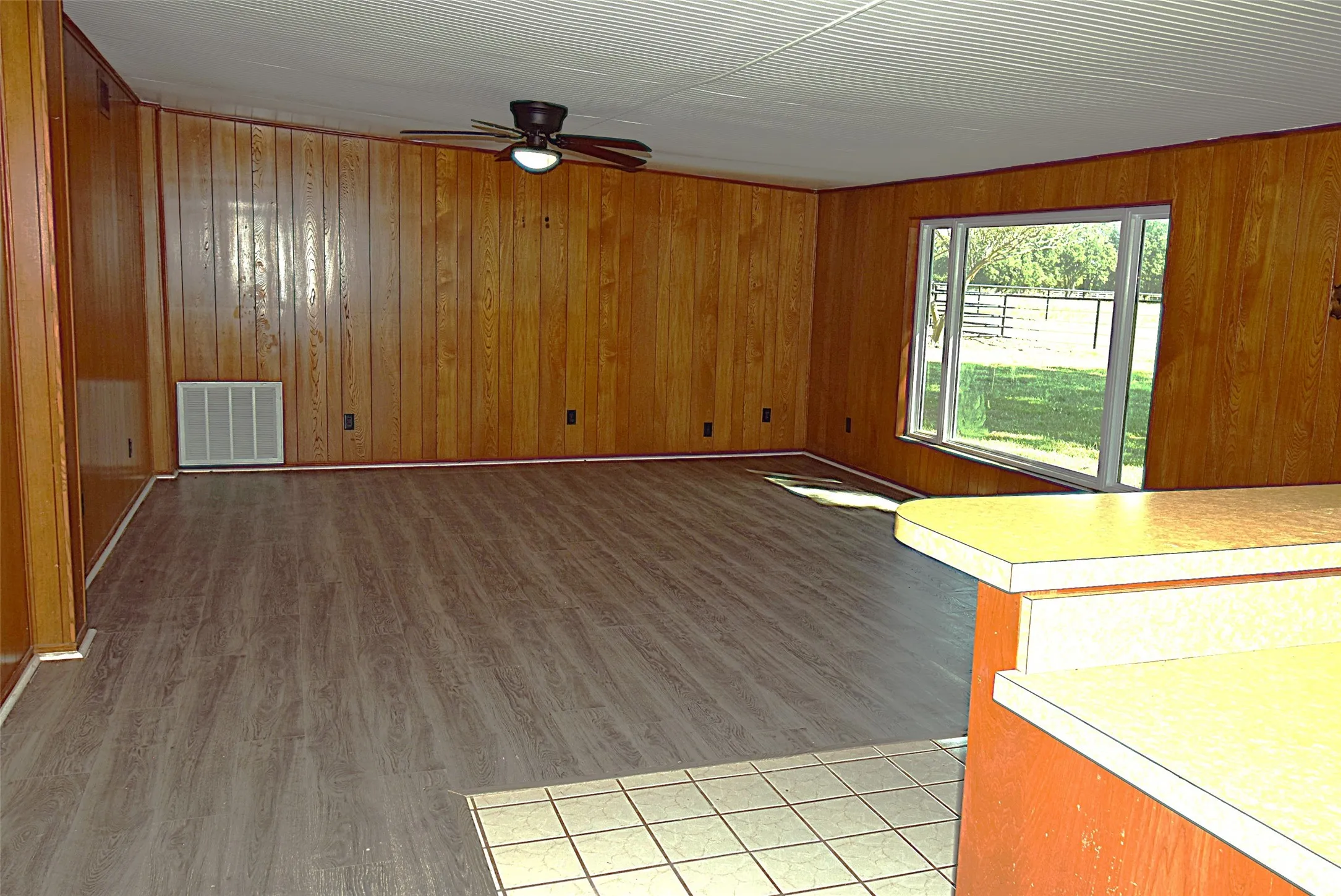 Single Family Residence For Rent in Kaufman County , 2222 CR-134, Kaufman, Texas 75142, 3 Bedroom, 3 Bathroom, 2 Garage spaces, 1,496 Sqft, built in 1970, mls#21376193, Real Estate Agent in Kaufman, Homes For Rent in Kaufman county, Homes For Rent in Kaufman, Realtor in Kaufman Texas, Real Estate Brokerage Independent Realty Texas, Luminita Cordes Realtor