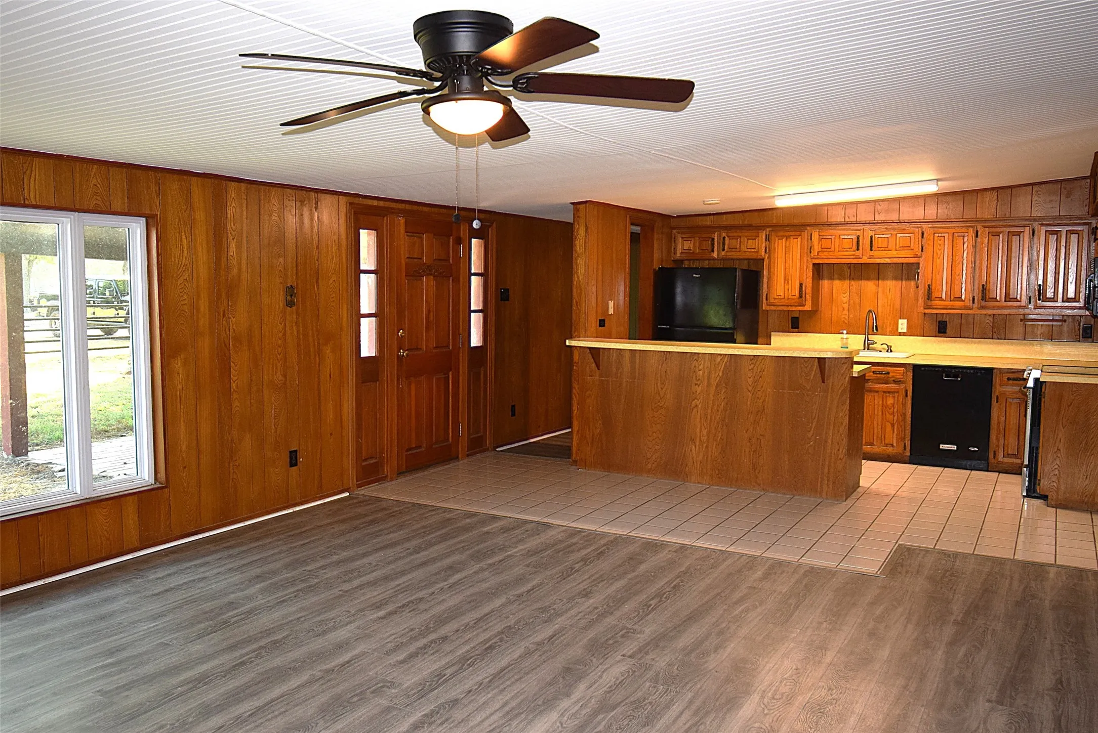 Single Family Residence For Rent in Kaufman County , 2222 CR-134, Kaufman, Texas 75142, 3 Bedroom, 3 Bathroom, 2 Garage spaces, 1,496 Sqft, built in 1970, mls#21376193, Real Estate Agent in Kaufman, Homes For Rent in Kaufman county, Homes For Rent in Kaufman, Realtor in Kaufman Texas, Real Estate Brokerage Independent Realty Texas, Luminita Cordes Realtor