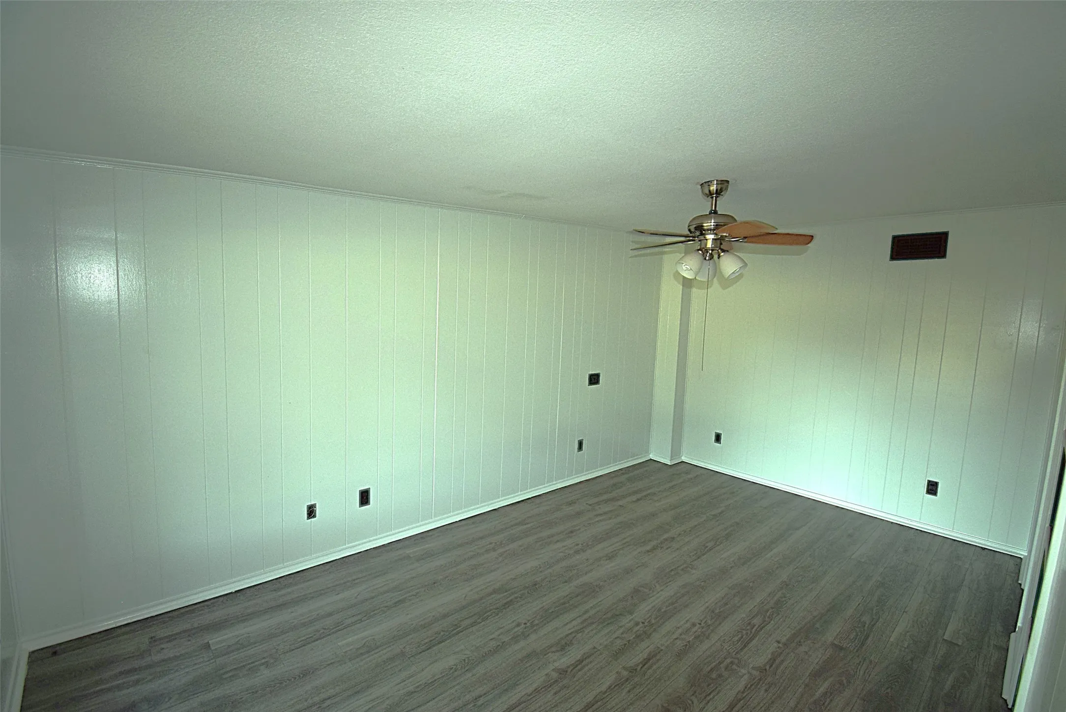 Single Family Residence For Rent in Kaufman County , 2222 CR-134, Kaufman, Texas 75142, 3 Bedroom, 3 Bathroom, 2 Garage spaces, 1,496 Sqft, built in 1970, mls#21376193, Real Estate Agent in Kaufman, Homes For Rent in Kaufman county, Homes For Rent in Kaufman, Realtor in Kaufman Texas, Real Estate Brokerage Independent Realty Texas, Luminita Cordes Realtor