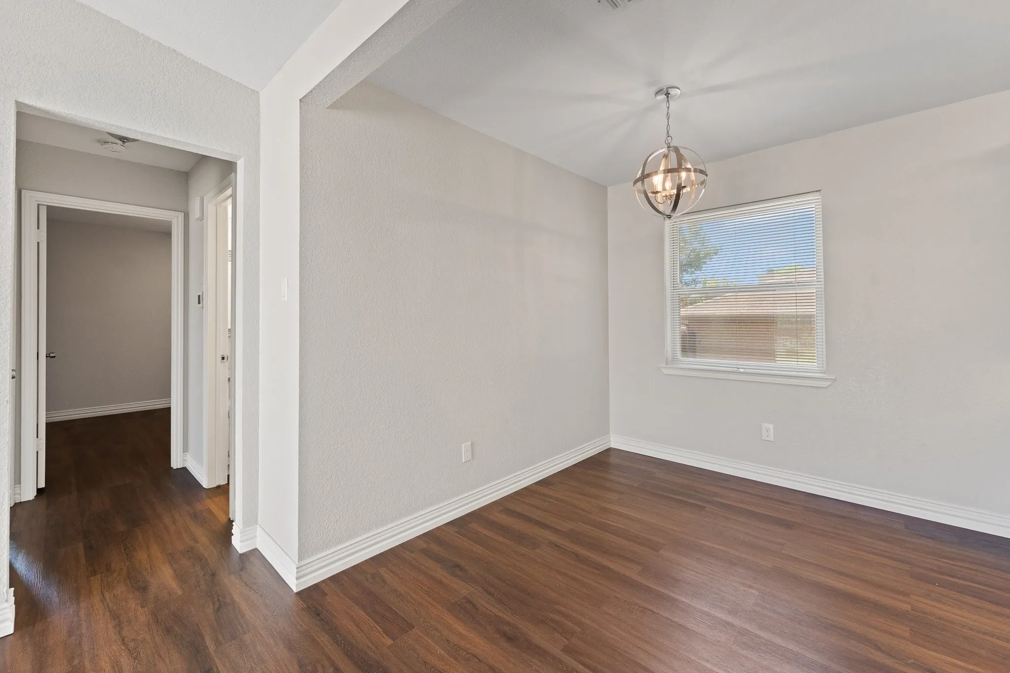 Single Family Residence For Sale in Johnson County , 433 Black Oak Lane, Burleson, Texas 76028, 3 Bedroom, 2 Bathroom, 2 Garage spaces, 1,225 Sqft, built in 1983, mls#21375025, Real Estate Agent in Burleson, Homes For Sale in Johnson county, Homes For Sale in Burleson, Realtor in Burleson Texas, Real Estate Brokerage Independent Realty Texas, Luminita Cordes Realtor