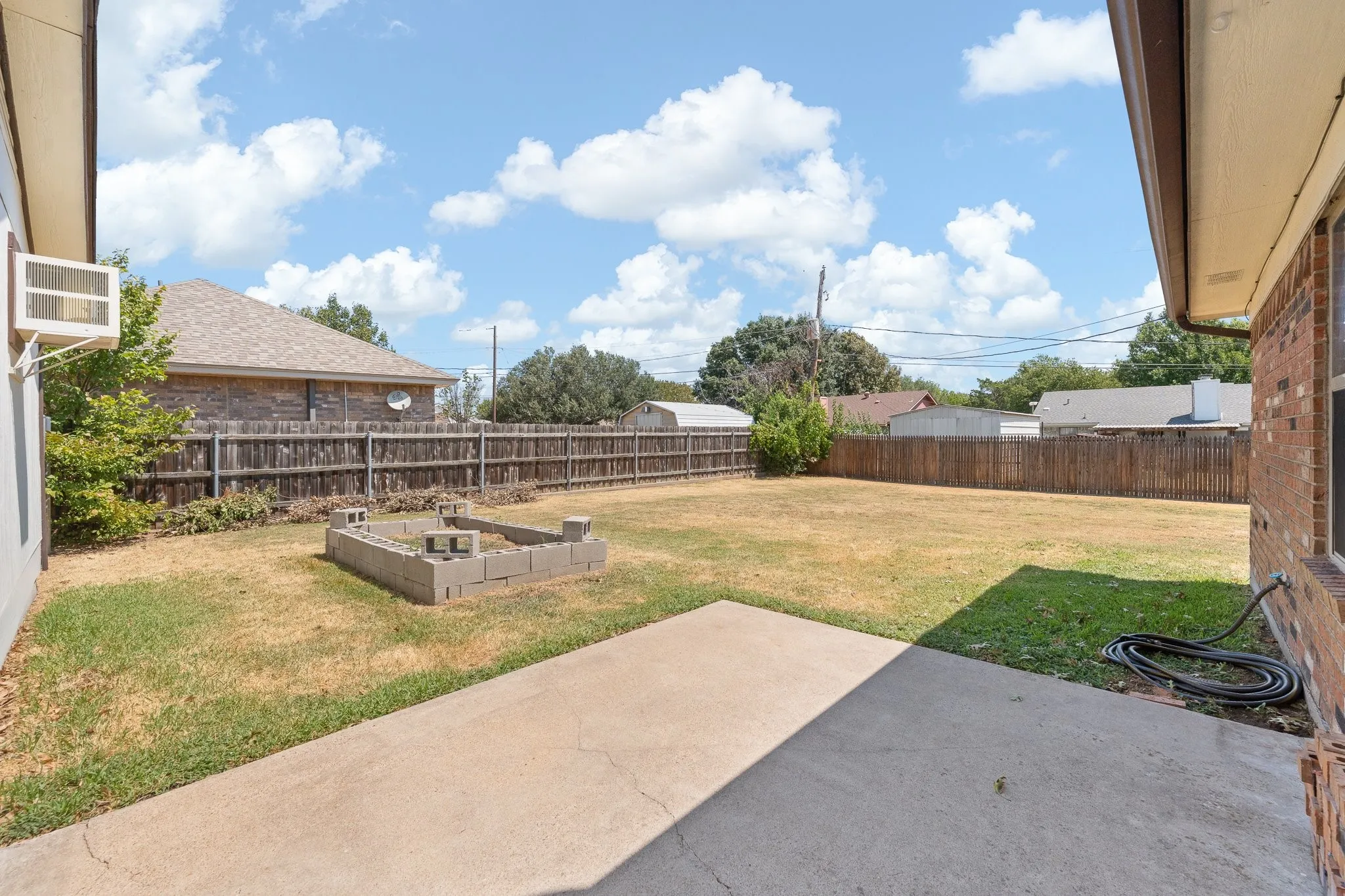 Single Family Residence For Sale in Johnson County , 433 Black Oak Lane, Burleson, Texas 76028, 3 Bedroom, 2 Bathroom, 2 Garage spaces, 1,225 Sqft, built in 1983, mls#21375025, Real Estate Agent in Burleson, Homes For Sale in Johnson county, Homes For Sale in Burleson, Realtor in Burleson Texas, Real Estate Brokerage Independent Realty Texas, Luminita Cordes Realtor