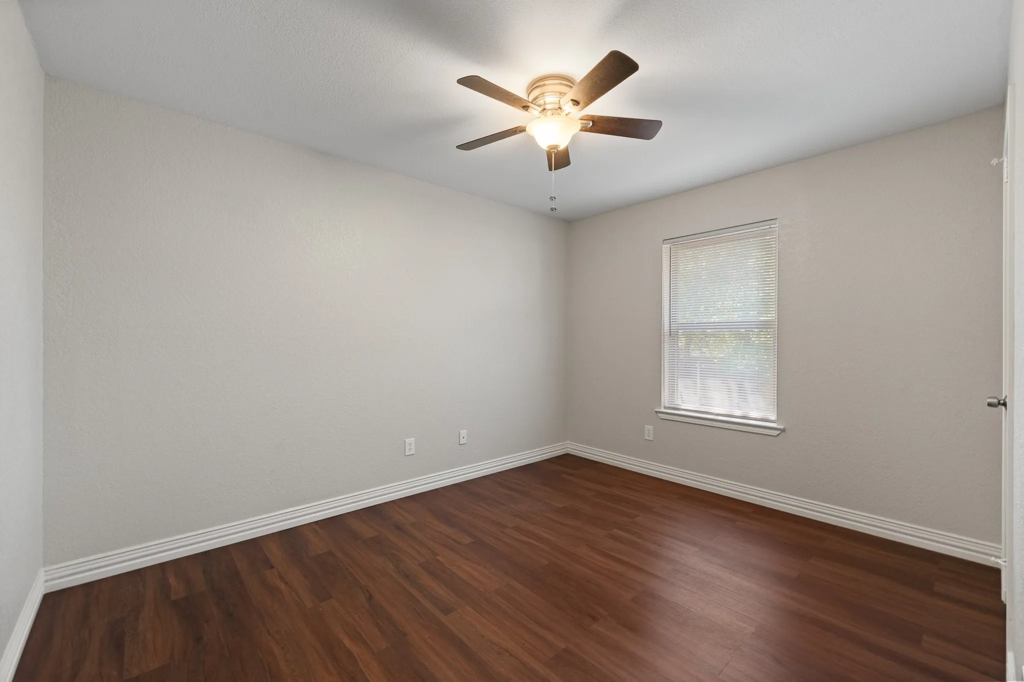 Single Family Residence For Sale in Johnson County , 433 Black Oak Lane, Burleson, Texas 76028, 3 Bedroom, 2 Bathroom, 2 Garage spaces, 1,225 Sqft, built in 1983, mls#21375025, Real Estate Agent in Burleson, Homes For Sale in Johnson county, Homes For Sale in Burleson, Realtor in Burleson Texas, Real Estate Brokerage Independent Realty Texas, Luminita Cordes Realtor