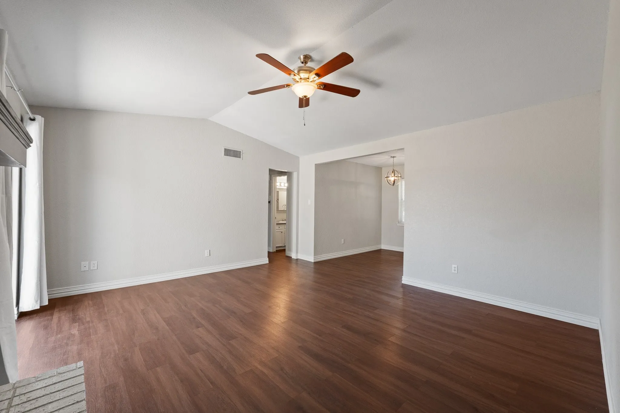 Single Family Residence For Sale in Johnson County , 433 Black Oak Lane, Burleson, Texas 76028, 3 Bedroom, 2 Bathroom, 2 Garage spaces, 1,225 Sqft, built in 1983, mls#21375025, Real Estate Agent in Burleson, Homes For Sale in Johnson county, Homes For Sale in Burleson, Realtor in Burleson Texas, Real Estate Brokerage Independent Realty Texas, Luminita Cordes Realtor