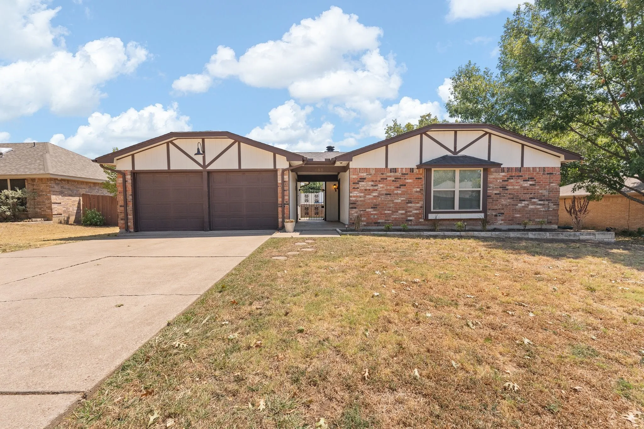 Single Family Residence For Sale in Johnson County , 433 Black Oak Lane, Burleson, Texas 76028, 3 Bedroom, 2 Bathroom, 2 Garage spaces, 1,225 Sqft, built in 1983, mls#21375025, Real Estate Agent in Burleson, Homes For Sale in Johnson county, Homes For Sale in Burleson, Realtor in Burleson Texas, Real Estate Brokerage Independent Realty Texas, Luminita Cordes Realtor