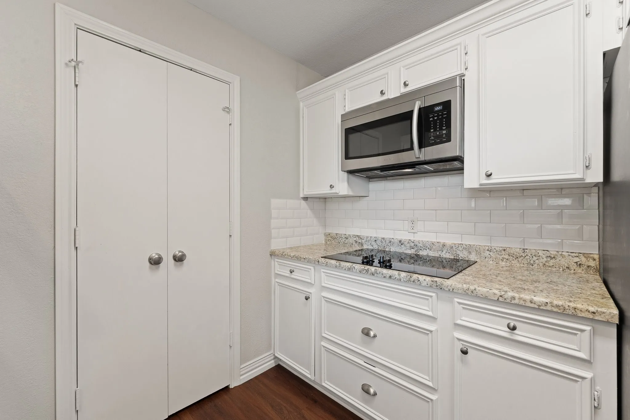 Single Family Residence For Sale in Johnson County , 433 Black Oak Lane, Burleson, Texas 76028, 3 Bedroom, 2 Bathroom, 2 Garage spaces, 1,225 Sqft, built in 1983, mls#21375025, Real Estate Agent in Burleson, Homes For Sale in Johnson county, Homes For Sale in Burleson, Realtor in Burleson Texas, Real Estate Brokerage Independent Realty Texas, Luminita Cordes Realtor