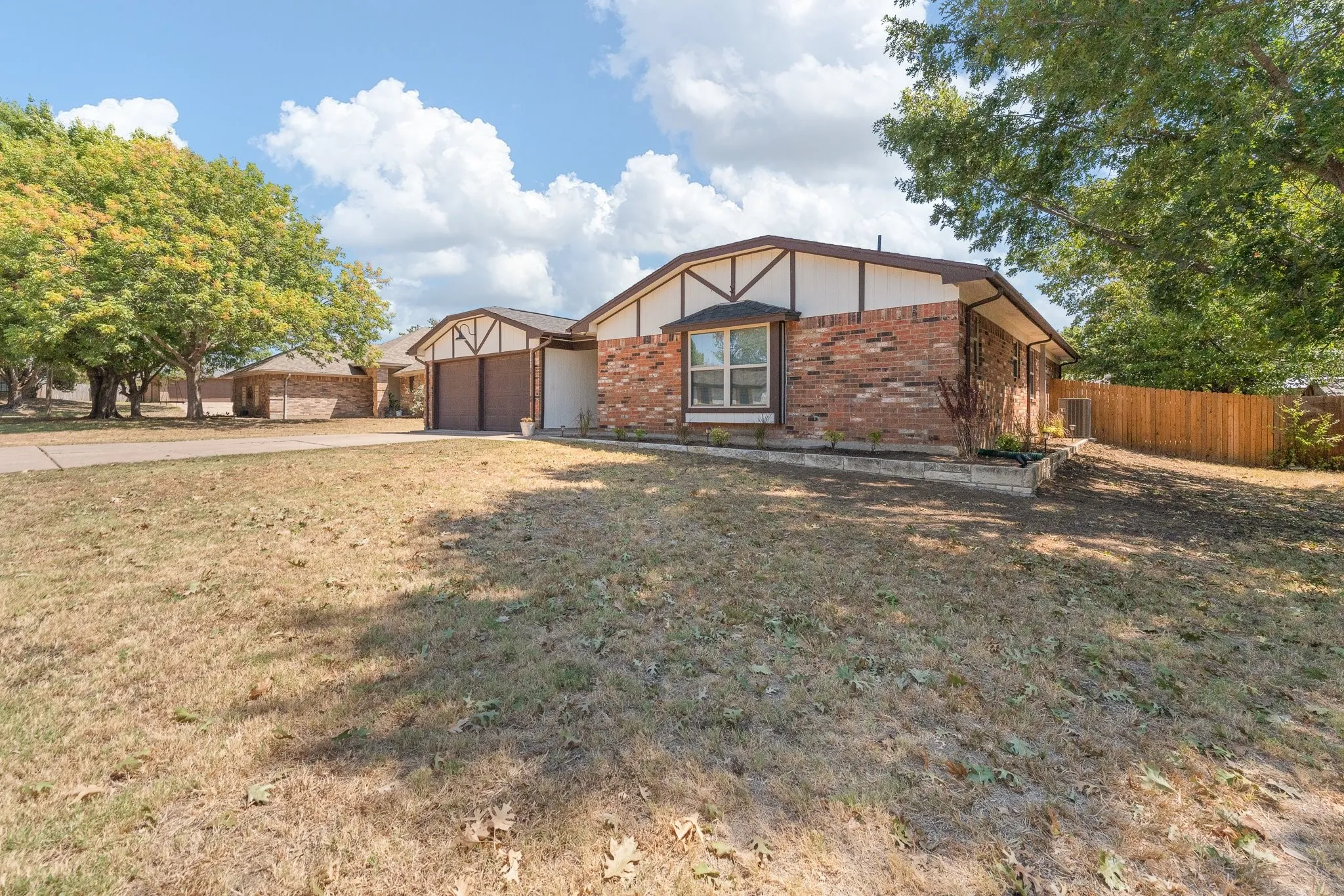 Single Family Residence For Sale in Johnson County , 433 Black Oak Lane, Burleson, Texas 76028, 3 Bedroom, 2 Bathroom, 2 Garage spaces, 1,225 Sqft, built in 1983, mls#21375025, Real Estate Agent in Burleson, Homes For Sale in Johnson county, Homes For Sale in Burleson, Realtor in Burleson Texas, Real Estate Brokerage Independent Realty Texas, Luminita Cordes Realtor