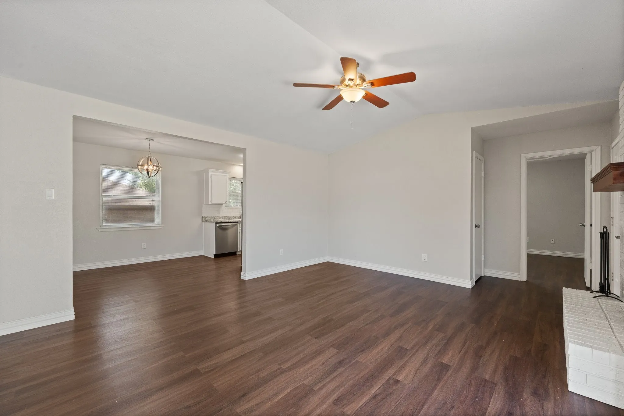 Single Family Residence For Sale in Johnson County , 433 Black Oak Lane, Burleson, Texas 76028, 3 Bedroom, 2 Bathroom, 2 Garage spaces, 1,225 Sqft, built in 1983, mls#21375025, Real Estate Agent in Burleson, Homes For Sale in Johnson county, Homes For Sale in Burleson, Realtor in Burleson Texas, Real Estate Brokerage Independent Realty Texas, Luminita Cordes Realtor