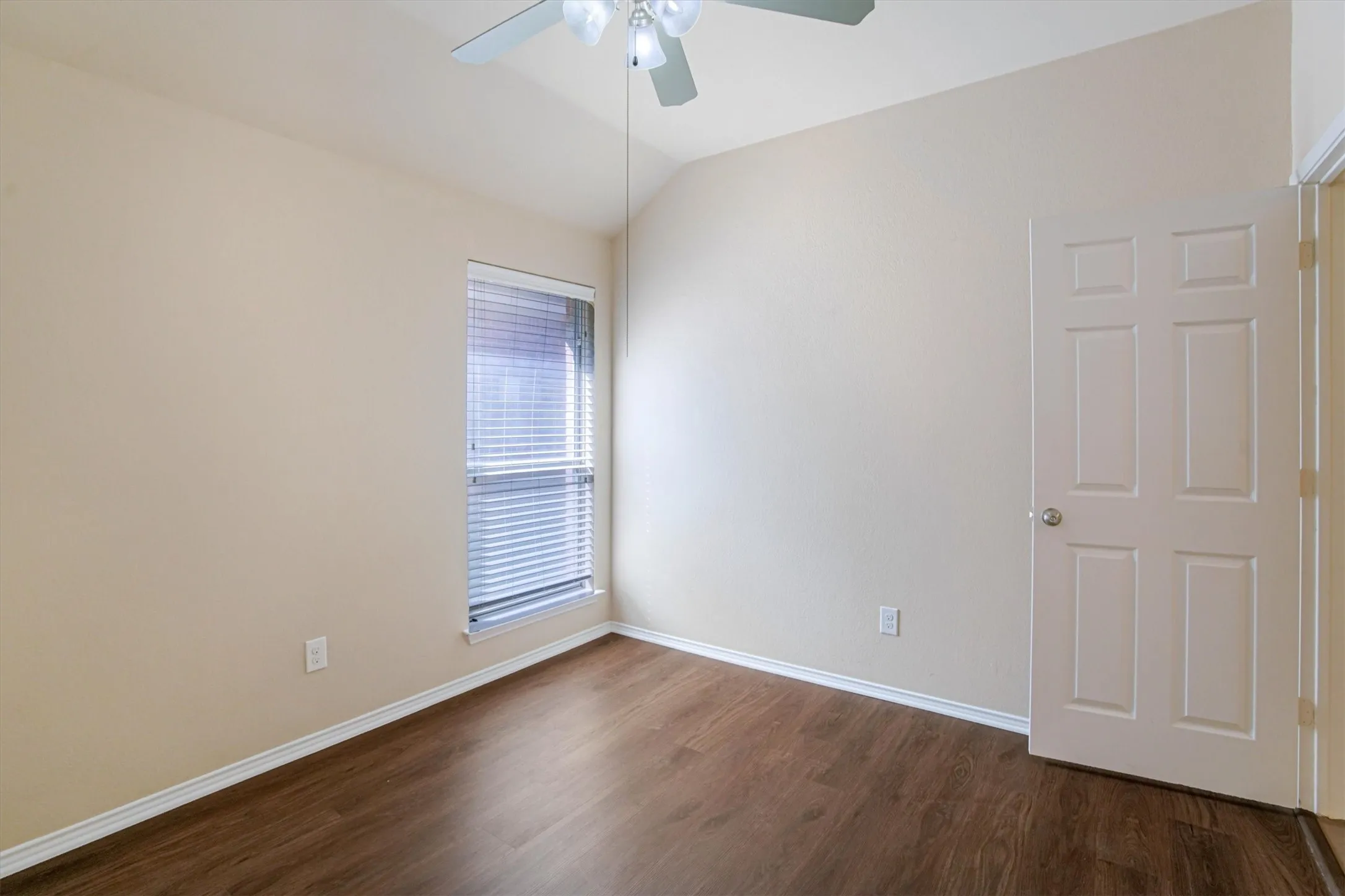 Single Family Residence For Rent in Denton County , 2508 Lakeshore Drive, Flower Mound, Texas 75028, 3 Bedroom, 2 Bathroom, 2 Garage spaces, 1,428 Sqft, built in 1992, mls#21348065, Real Estate Agent in Flower Mound, Homes For Rent in Denton county, Homes For Rent in Flower Mound, Realtor in Flower Mound Texas, Real Estate Brokerage Independent Realty Texas, Luminita Cordes Realtor