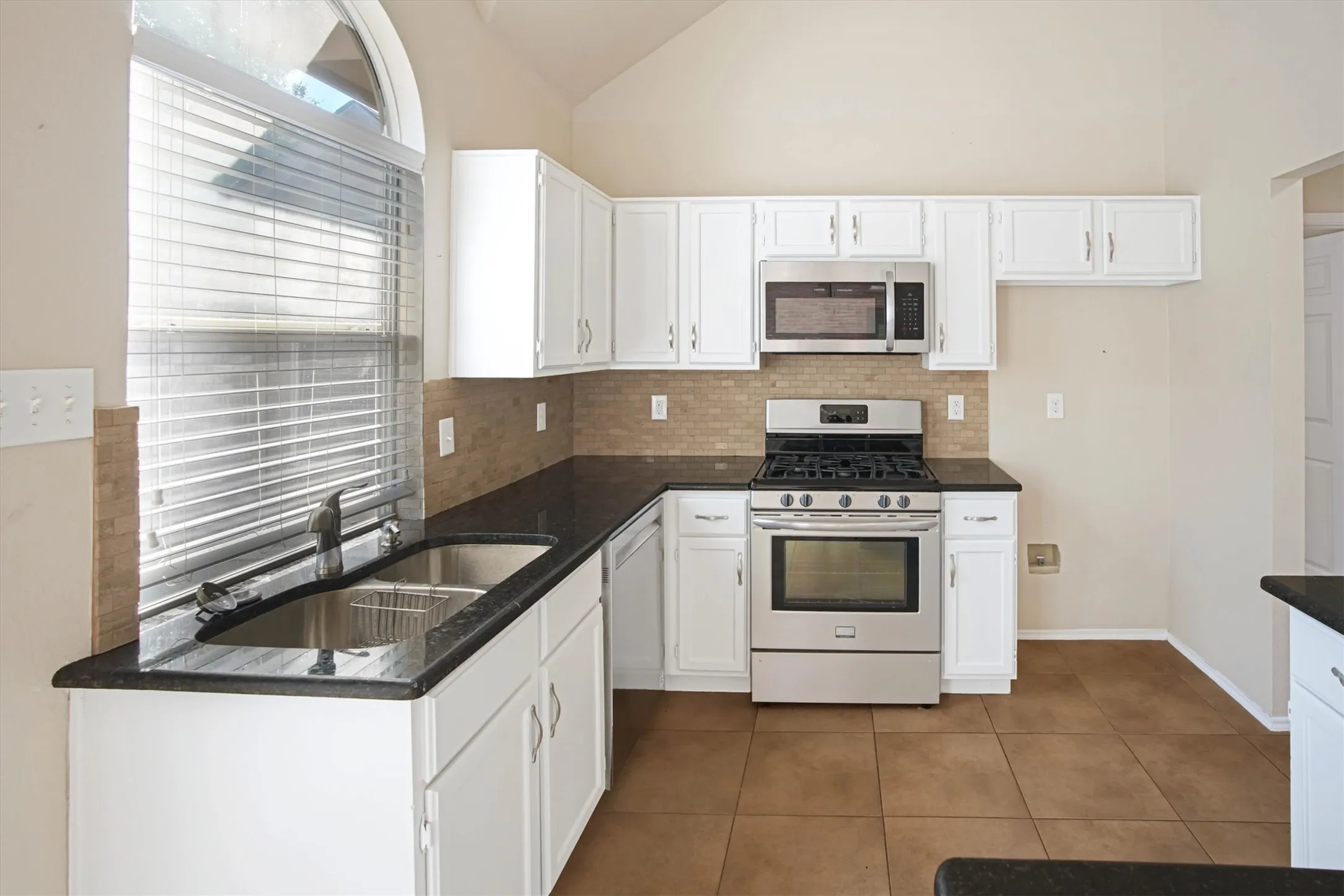 Single Family Residence For Rent in Denton County , 2508 Lakeshore Drive, Flower Mound, Texas 75028, 3 Bedroom, 2 Bathroom, 2 Garage spaces, 1,428 Sqft, built in 1992, mls#21348065, Real Estate Agent in Flower Mound, Homes For Rent in Denton county, Homes For Rent in Flower Mound, Realtor in Flower Mound Texas, Real Estate Brokerage Independent Realty Texas, Luminita Cordes Realtor