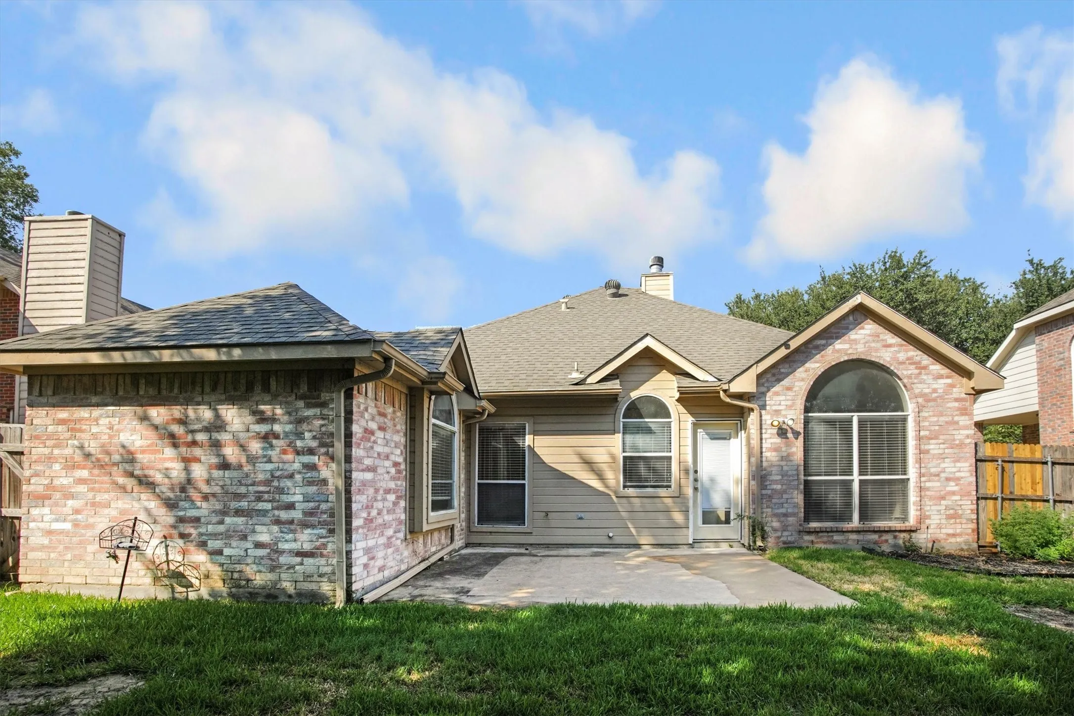 Single Family Residence For Rent in Denton County , 2508 Lakeshore Drive, Flower Mound, Texas 75028, 3 Bedroom, 2 Bathroom, 2 Garage spaces, 1,428 Sqft, built in 1992, mls#21348065, Real Estate Agent in Flower Mound, Homes For Rent in Denton county, Homes For Rent in Flower Mound, Realtor in Flower Mound Texas, Real Estate Brokerage Independent Realty Texas, Luminita Cordes Realtor
