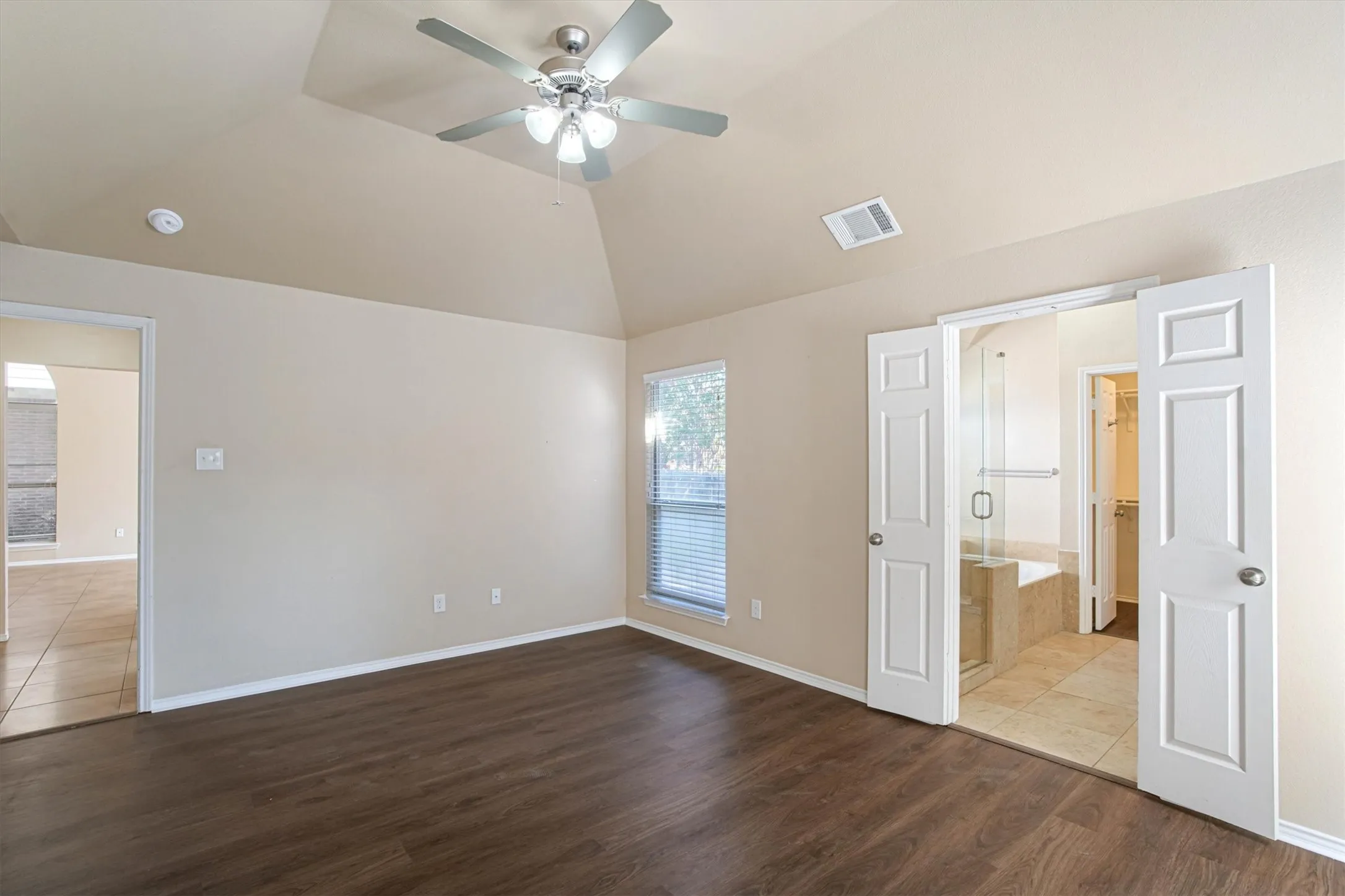 Single Family Residence For Rent in Denton County , 2508 Lakeshore Drive, Flower Mound, Texas 75028, 3 Bedroom, 2 Bathroom, 2 Garage spaces, 1,428 Sqft, built in 1992, mls#21348065, Real Estate Agent in Flower Mound, Homes For Rent in Denton county, Homes For Rent in Flower Mound, Realtor in Flower Mound Texas, Real Estate Brokerage Independent Realty Texas, Luminita Cordes Realtor