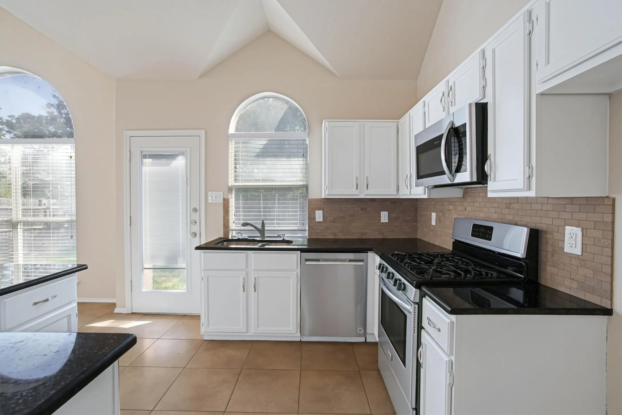 Single Family Residence For Rent in Denton County , 2508 Lakeshore Drive, Flower Mound, Texas 75028, 3 Bedroom, 2 Bathroom, 2 Garage spaces, 1,428 Sqft, built in 1992, mls#21348065, Real Estate Agent in Flower Mound, Homes For Rent in Denton county, Homes For Rent in Flower Mound, Realtor in Flower Mound Texas, Real Estate Brokerage Independent Realty Texas, Luminita Cordes Realtor