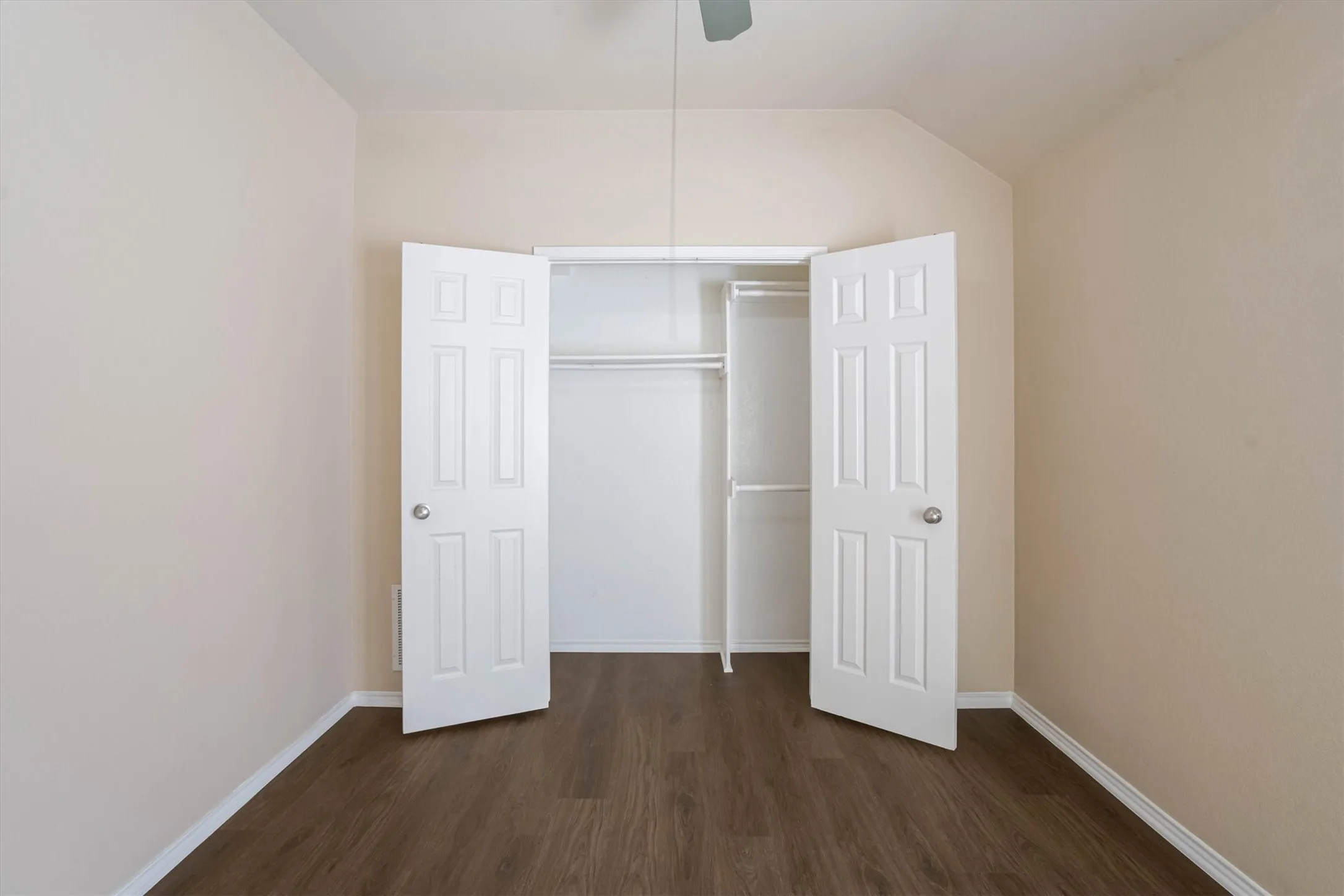 Single Family Residence For Rent in Denton County , 2508 Lakeshore Drive, Flower Mound, Texas 75028, 3 Bedroom, 2 Bathroom, 2 Garage spaces, 1,428 Sqft, built in 1992, mls#21348065, Real Estate Agent in Flower Mound, Homes For Rent in Denton county, Homes For Rent in Flower Mound, Realtor in Flower Mound Texas, Real Estate Brokerage Independent Realty Texas, Luminita Cordes Realtor