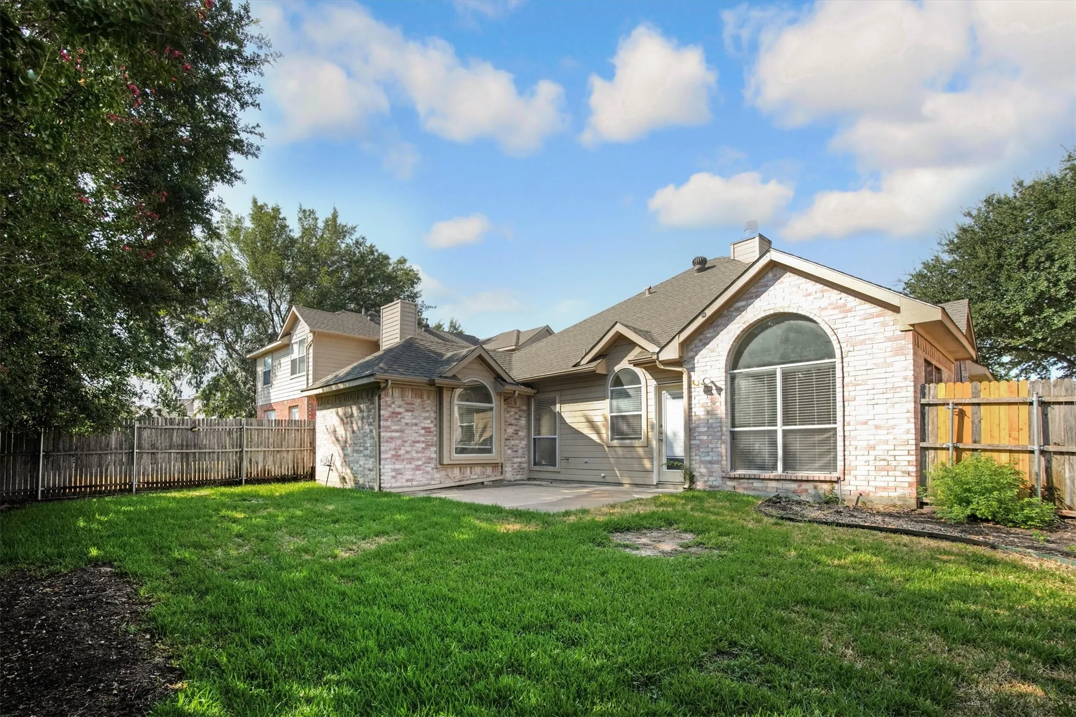 Single Family Residence For Rent in Denton County , 2508 Lakeshore Drive, Flower Mound, Texas 75028, 3 Bedroom, 2 Bathroom, 2 Garage spaces, 1,428 Sqft, built in 1992, mls#21348065, Real Estate Agent in Flower Mound, Homes For Rent in Denton county, Homes For Rent in Flower Mound, Realtor in Flower Mound Texas, Real Estate Brokerage Independent Realty Texas, Luminita Cordes Realtor