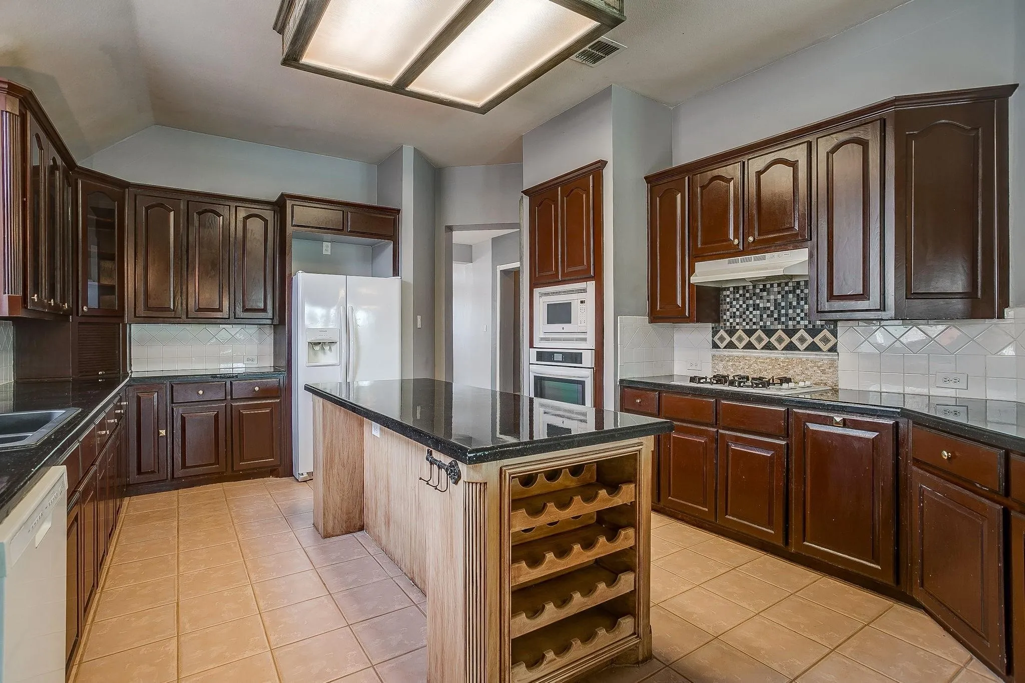 Single Family Residence For Sale in Tarrant County , 420 Vasey Oak Drive, Keller, Texas 76248, 3 Bedroom, 3 Bathroom, 2 Garage spaces, 2,895 Sqft, built in 1995, mls#21376002, Real Estate Agent in Keller, Homes For Sale in Tarrant county, Homes For Sale in Keller, Realtor in Keller Texas, Real Estate Brokerage Independent Realty Texas, Luminita Cordes Realtor